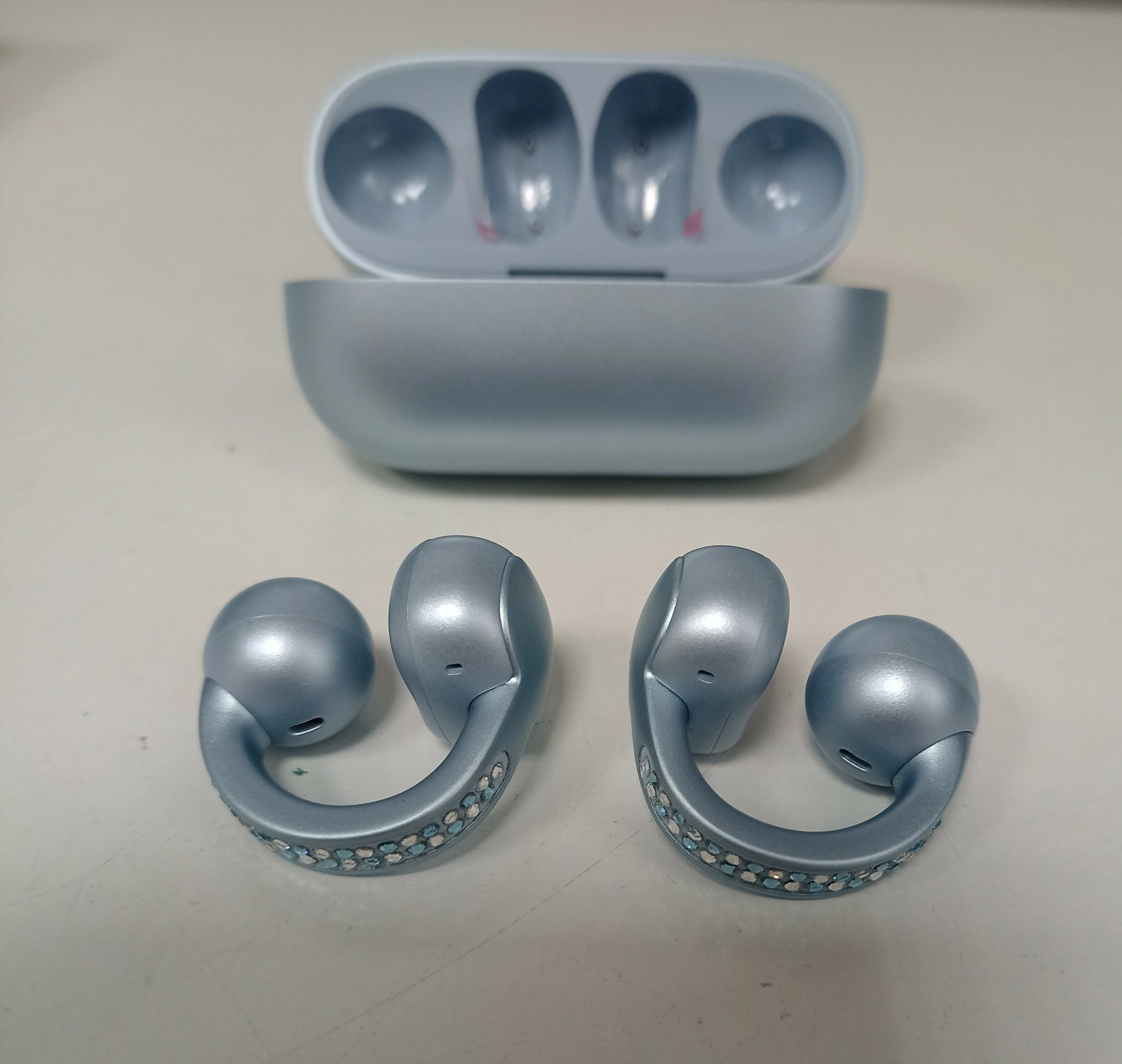 sluchawki-motorola-moto-buds-loop-niebieske-wi-diamenciki-stan-11323-2