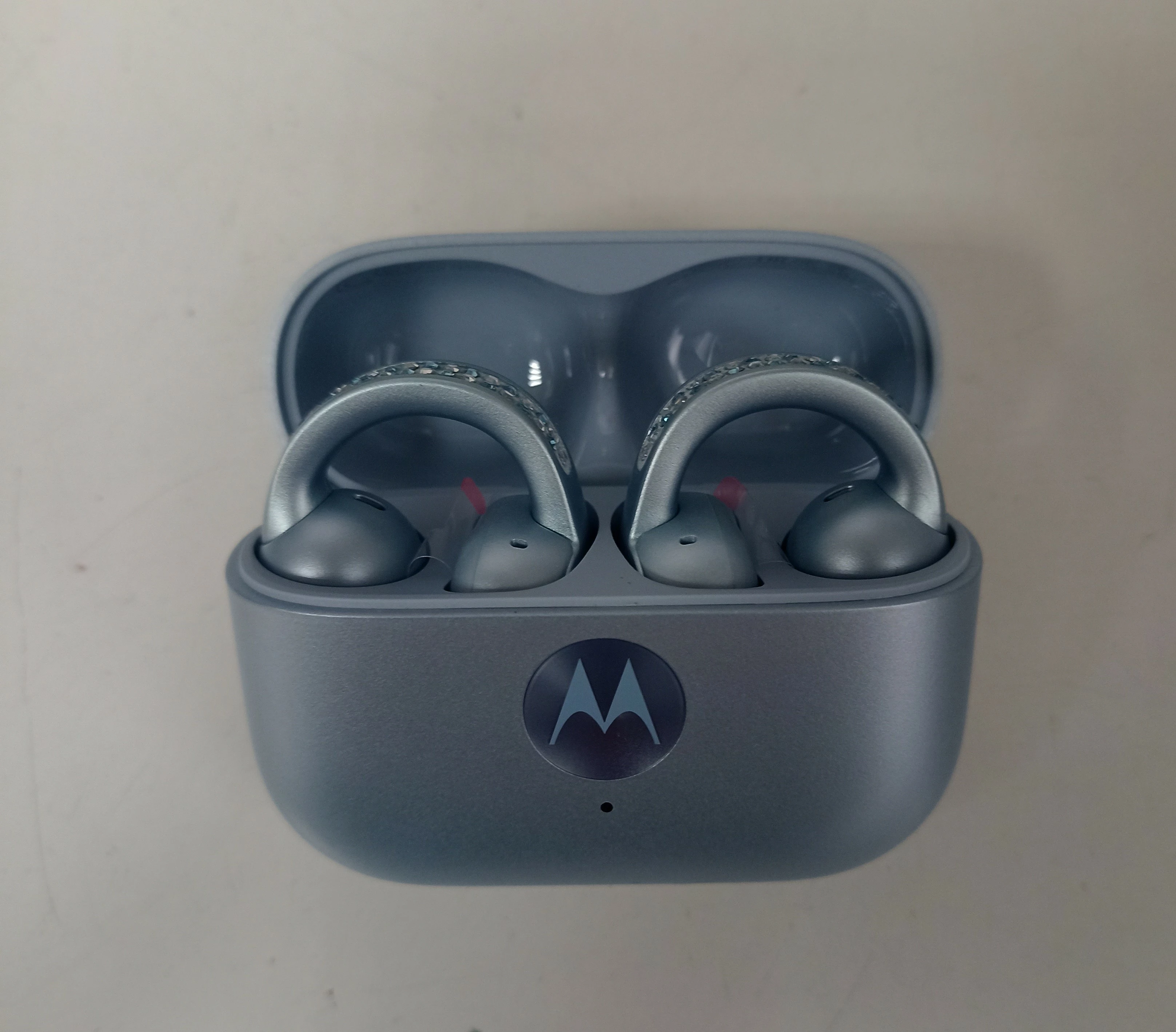 sluchawki-motorola-moto-buds-loop-niebieske-wi-diamenciki-jaworzynska-46-legnica-sj