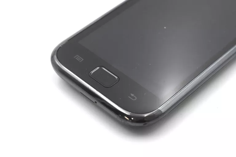 telefon-samsung-galaxy-s-gt-i9000-przekatna-ekranu-400