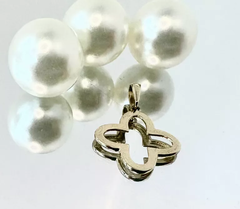 sliczna-zlota-zawieszka-koniczynka-pr585-062gr-a-material-15835-2