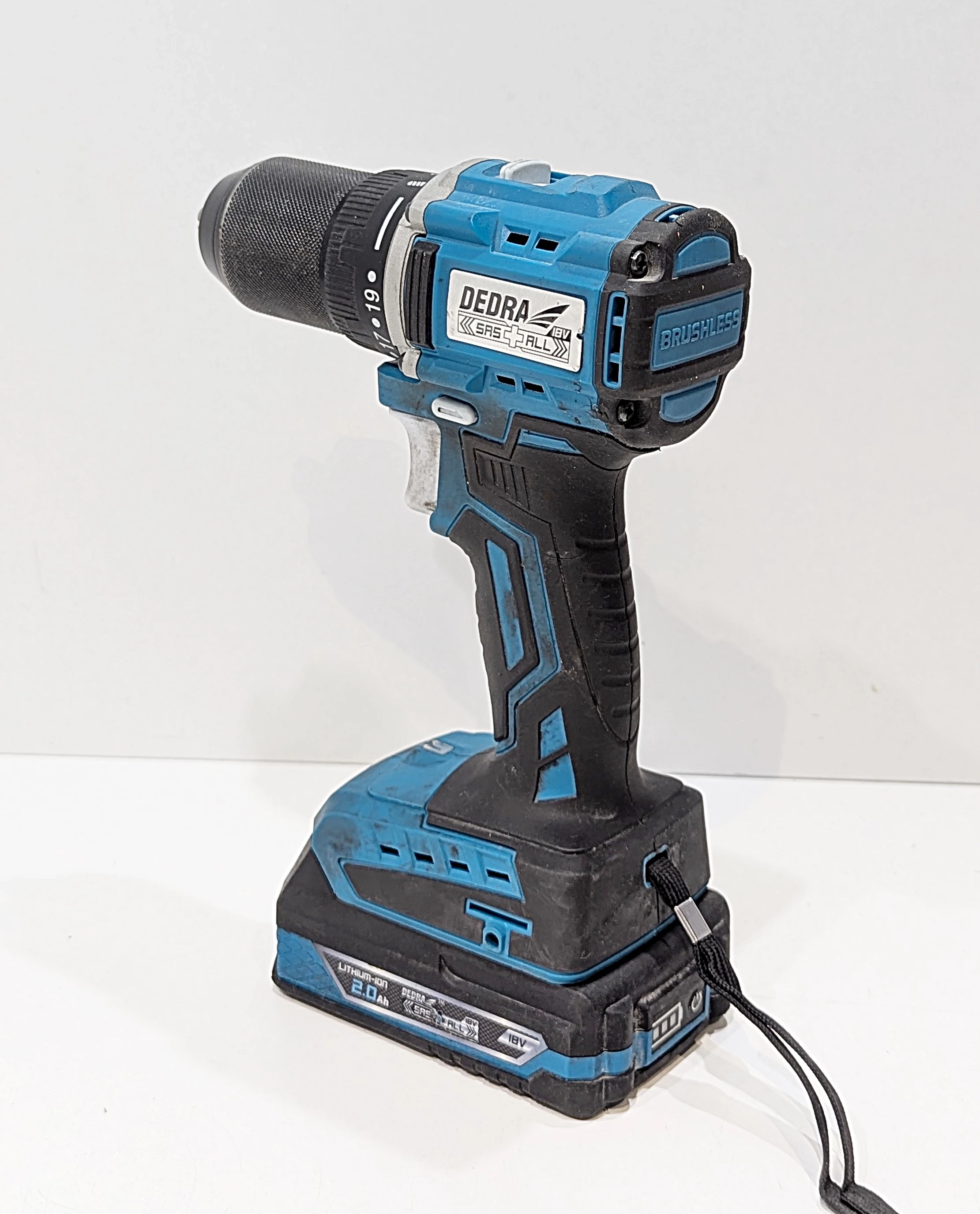 wkretarka-dedra-ded-7143-pojemnosc-akumulatora-000