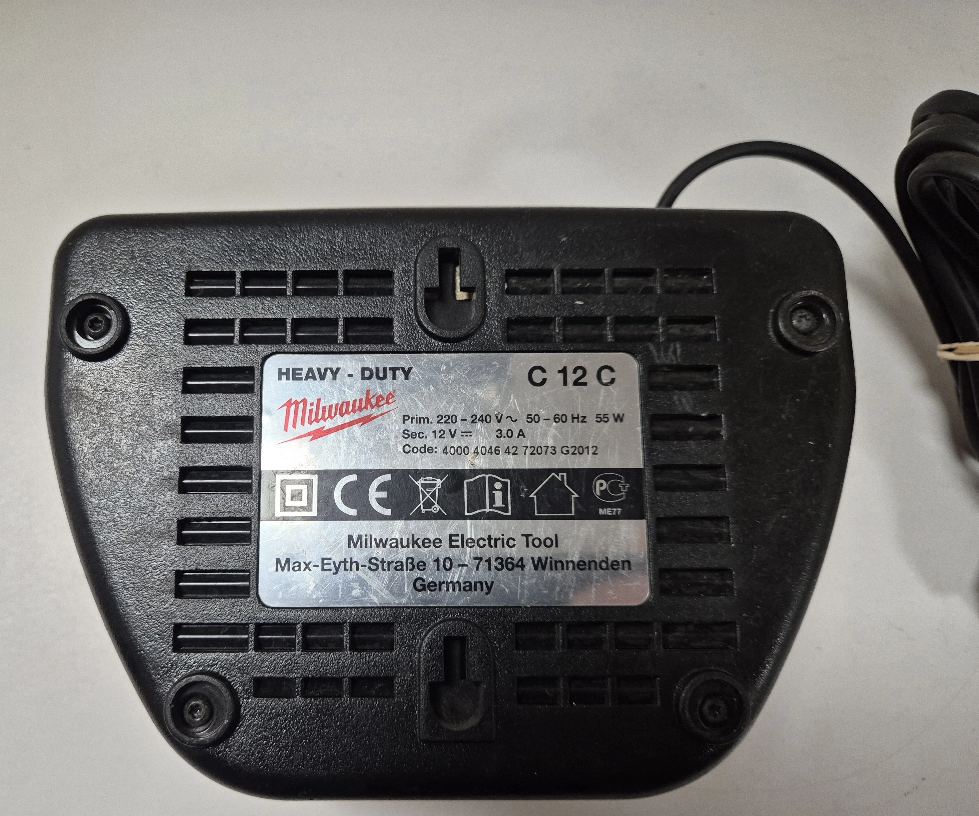 ladowarka-milwaukee-c-12-c-aku-milwaukee-m12-b-15-ah-stan-11323-2