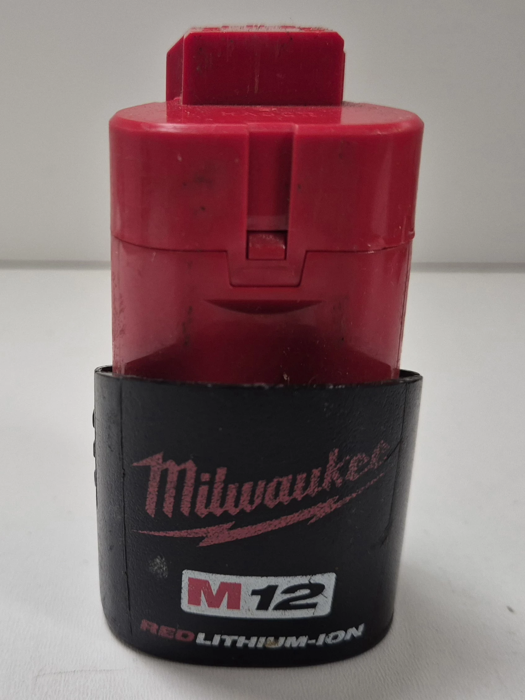 ladowarka-milwaukee-c-12-c-aku-milwaukee-m12-b-15-ah-waga-produktu-z-opakowaniem-jednostkowym-0200