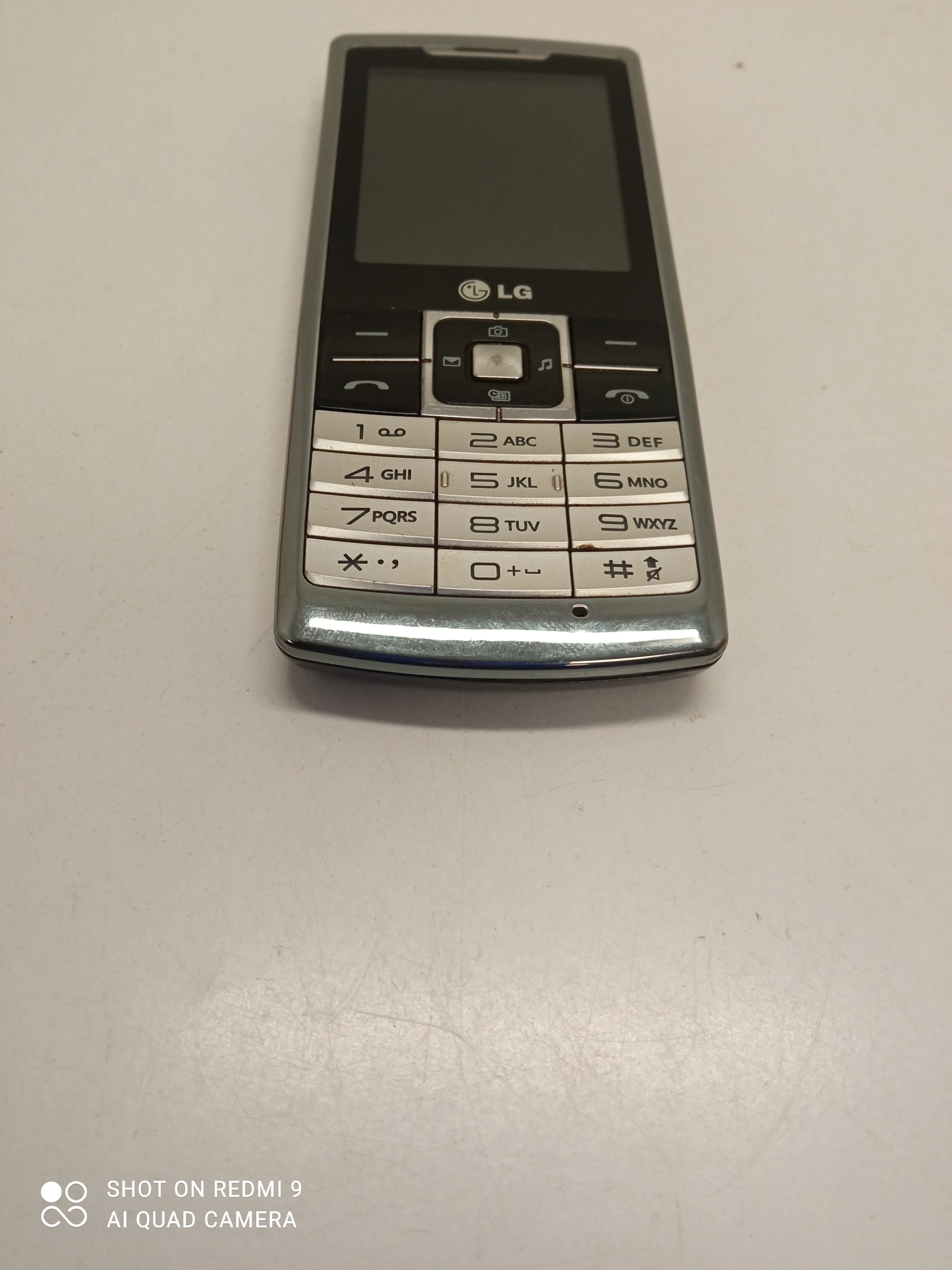 telefon-telefon-lg-s310-przekatna-ekranu-220