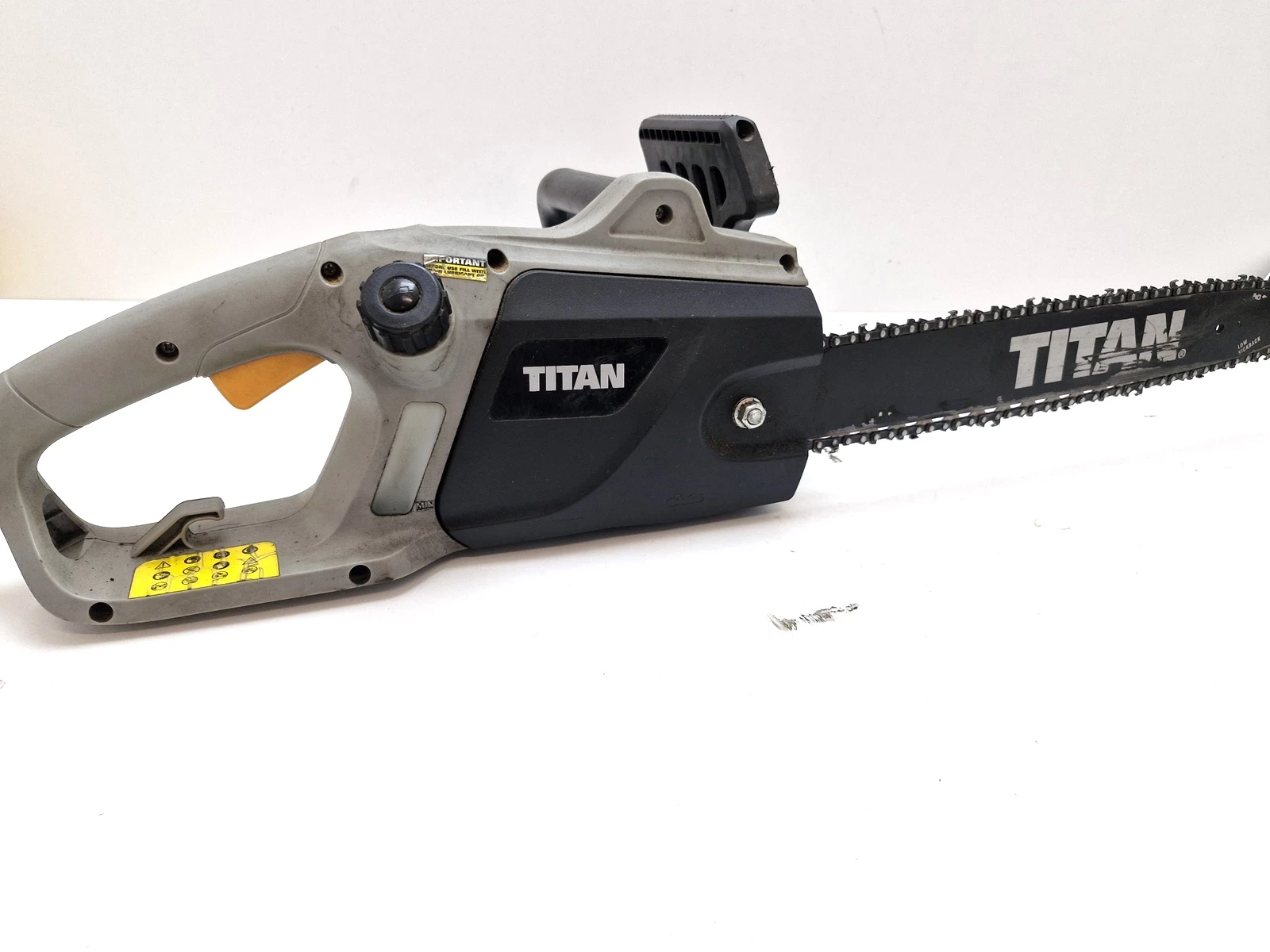 pila-elektryczna-do-drewna-2000w-titan-pilarka-lancuchowa-ttl758chn-40-cm-bydgoska-1a-pila