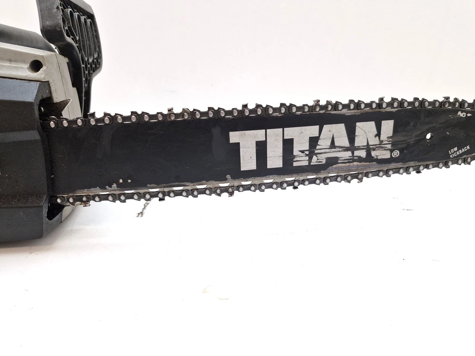 pila-elektryczna-do-drewna-2000w-titan-pilarka-lancuchowa-ttl758chn-40-cm-seria-ttl