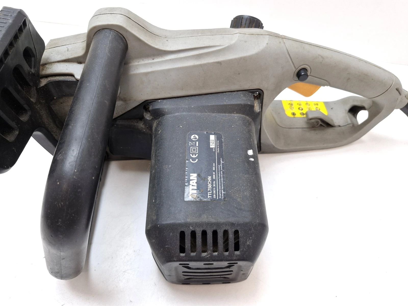 pila-elektryczna-do-drewna-2000w-titan-pilarka-lancuchowa-ttl758chn-40-cm-kod-producenta-ttl758chn