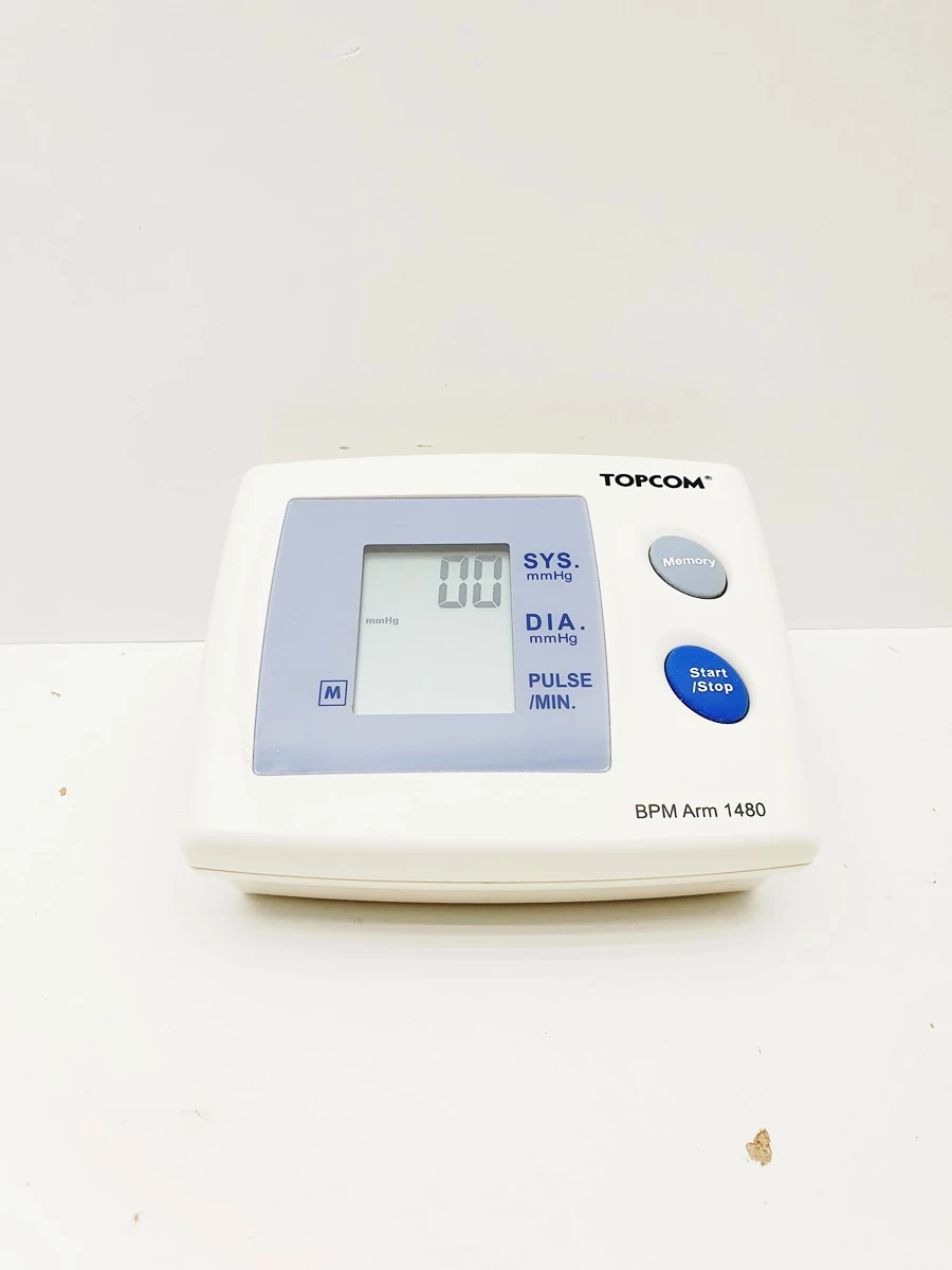 elektroniczny-cisnieniomierz-naramienny-omron-m2-essential-komplet-stan-11323-2