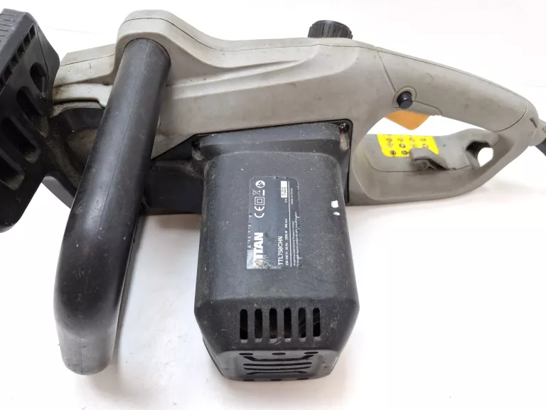 pila-elektryczna-do-drewna-2000w-titan-pilarka-lancuchowa-ttl758chn-40-cm-kod-producenta-ttl758chn