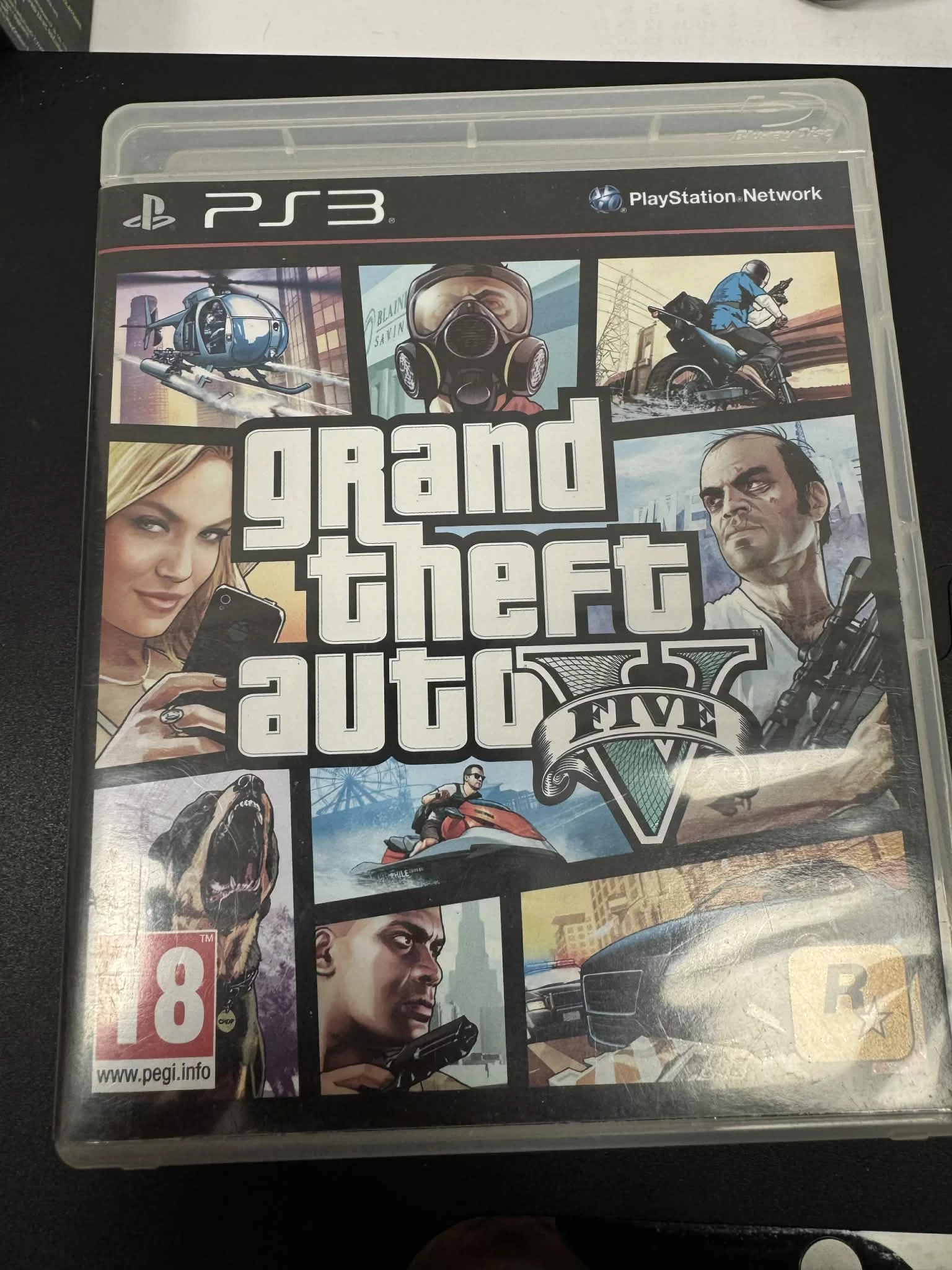 konsola-ps3-2-pady-gry-5-rodzaje-odtwarzanych-nosnikow-205982-1