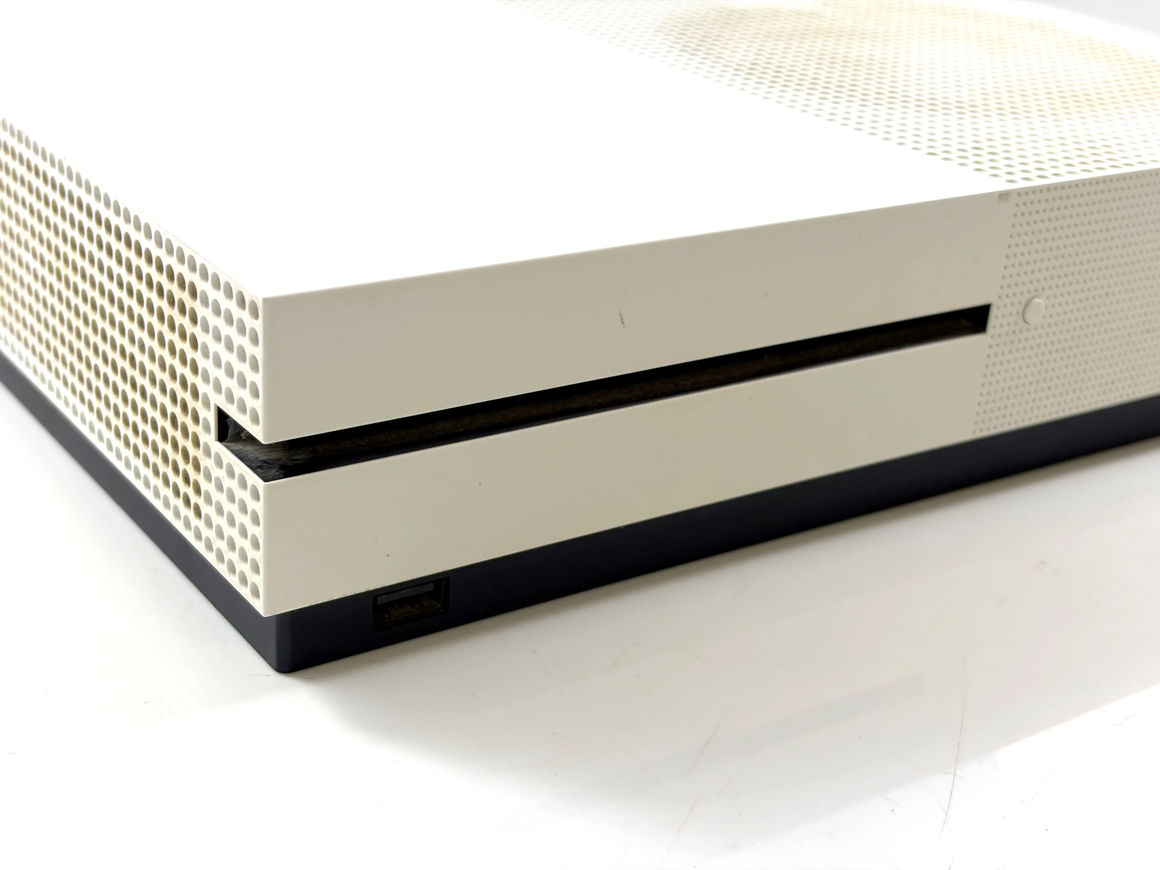 konsola-xbox-one-s-1tb-z-padem-i-gra-fifa23-opis-gry-w-zestawie-205998-225570