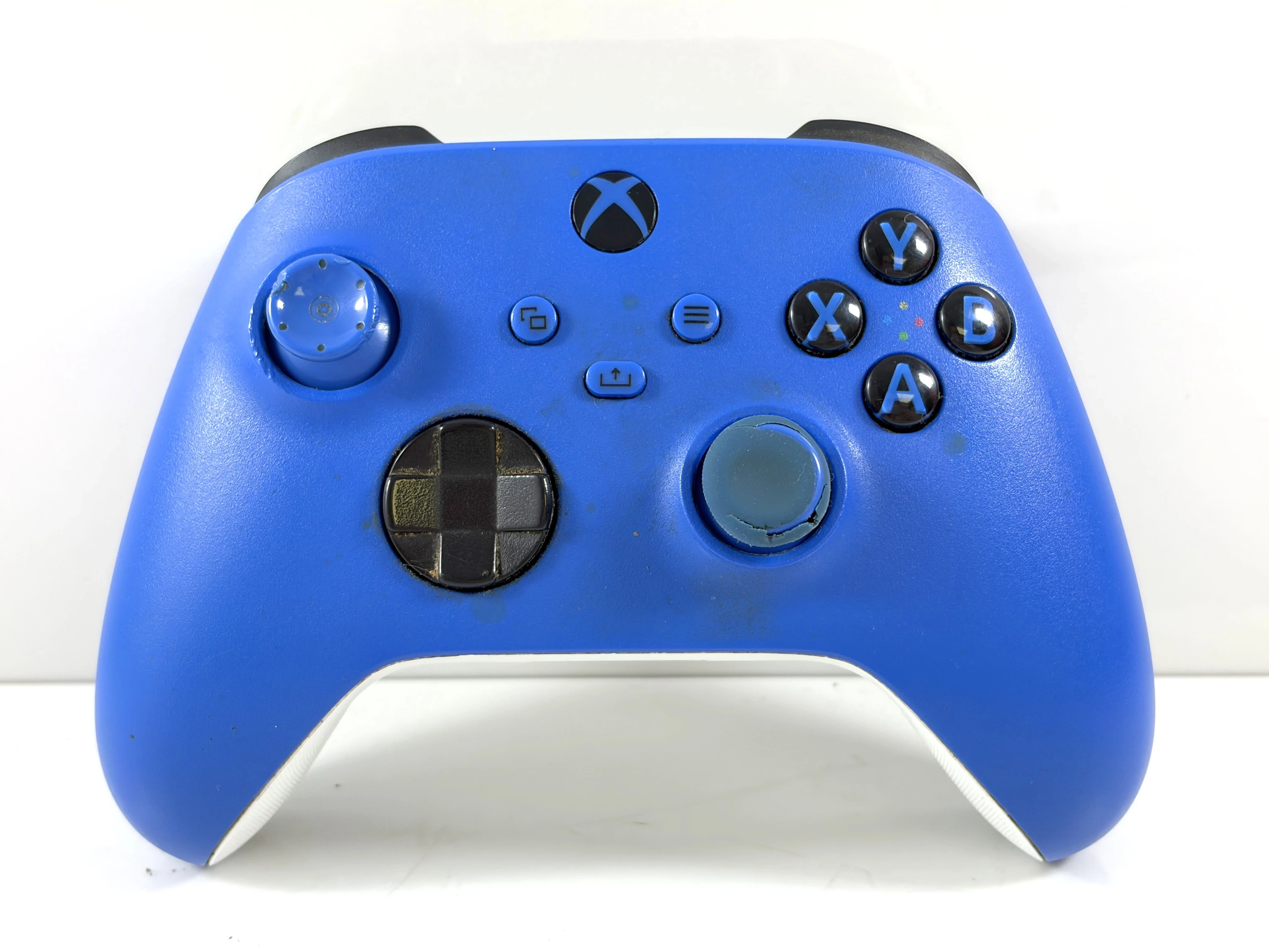 konsola-xbox-one-s-1tb-z-padem-i-gra-fifa23-opis-ean-gtin-5900626836470