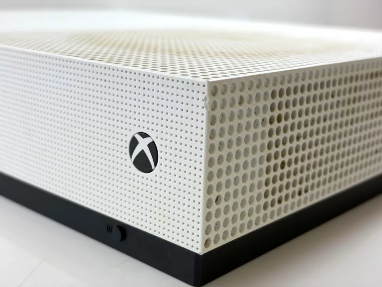 konsola-xbox-one-s-1tb-z-padem-i-gra-fifa23-opis-kolor-249512-1647414