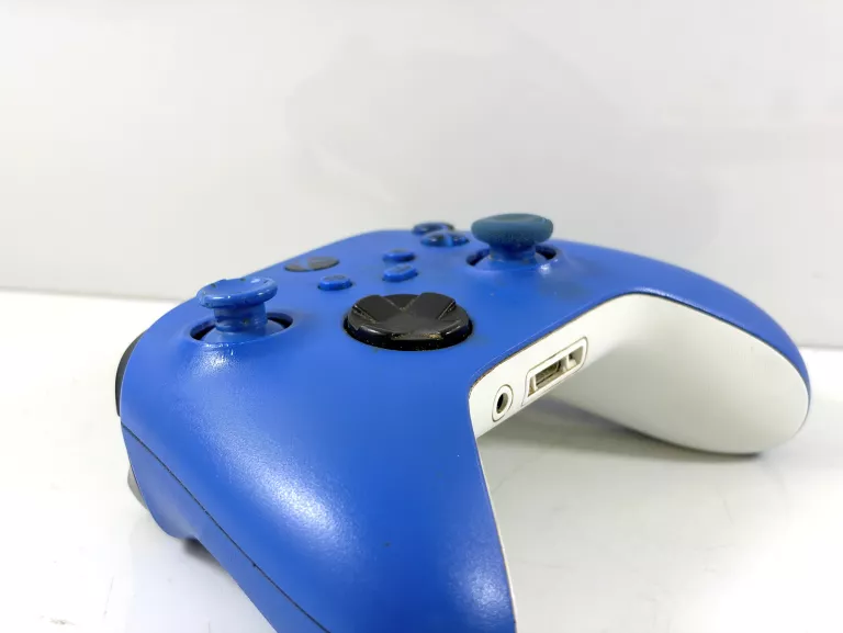 konsola-xbox-one-s-1tb-z-padem-i-gra-fifa23-opis-stan-11323-2