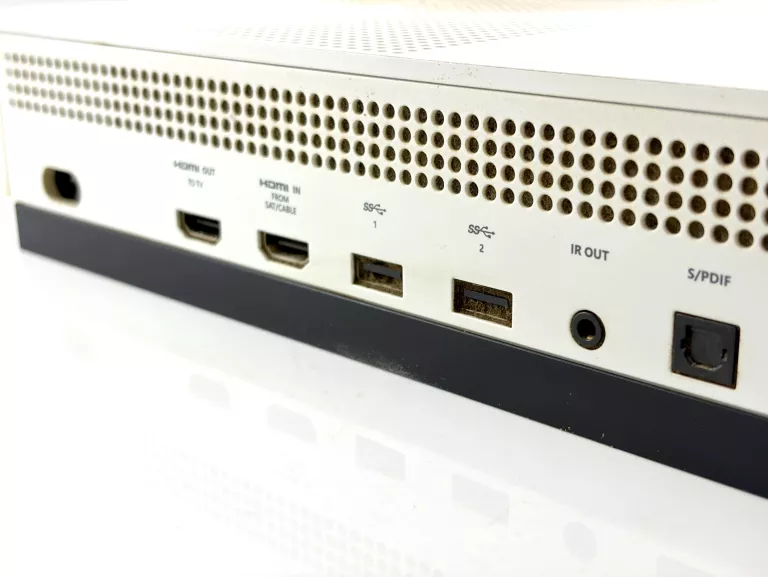 konsola-xbox-one-s-1tb-z-padem-i-gra-fifa23-opis-dysk-wbudowana-pamiec-5179-352249