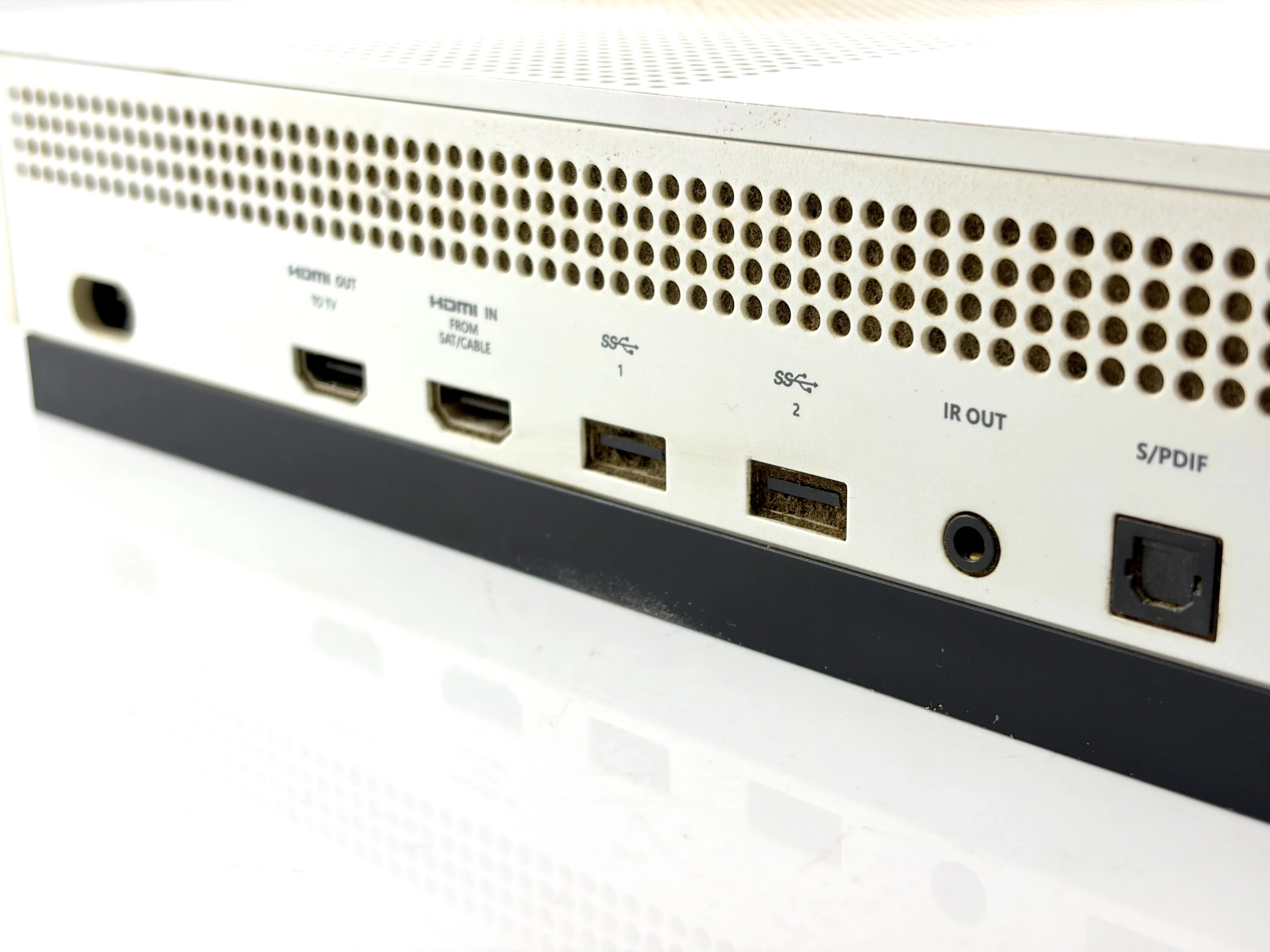 konsola-xbox-one-s-1tb-z-padem-i-gra-fifa23-opis-dysk-wbudowana-pamiec-5179-352249