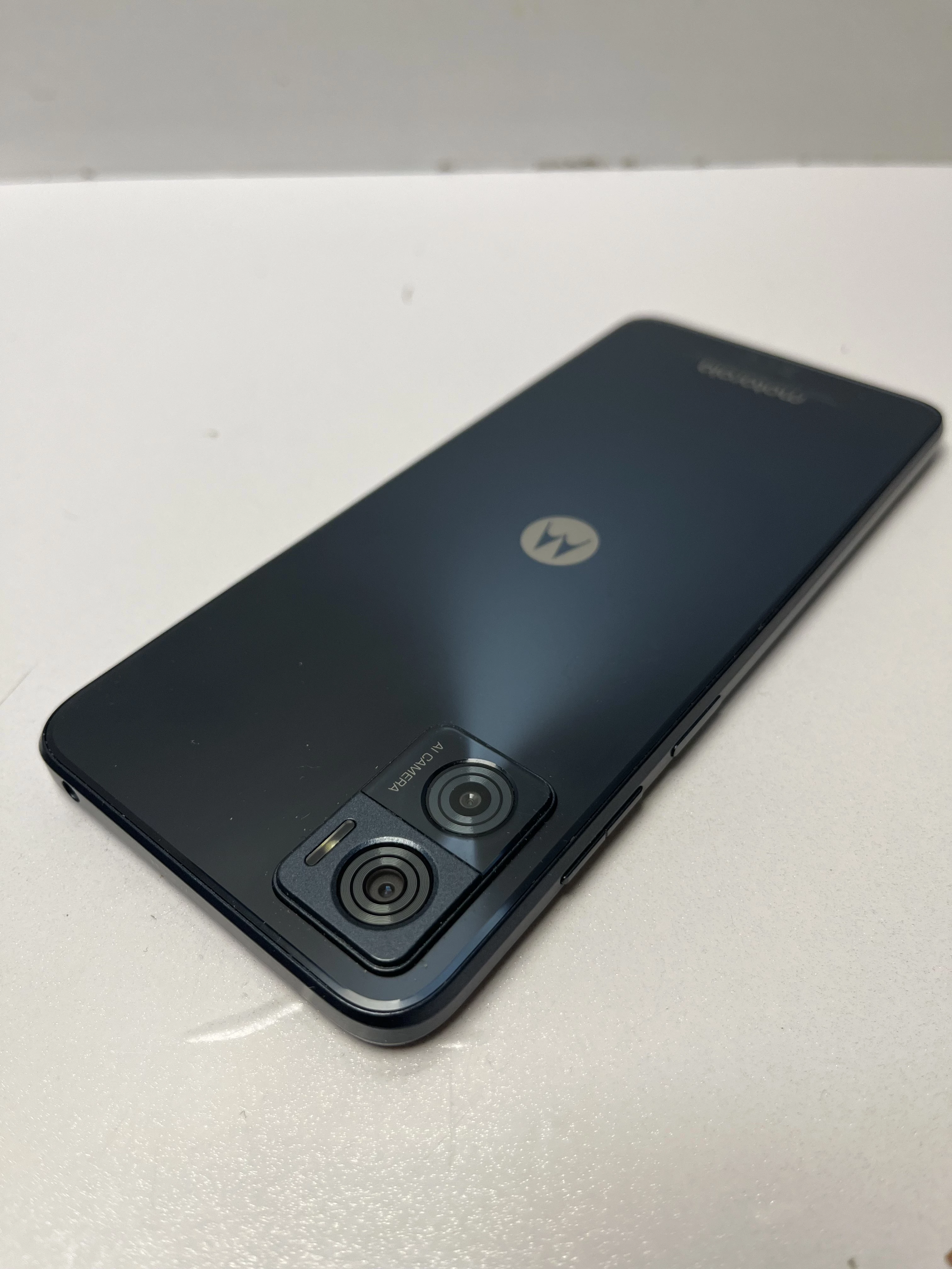 telefon-moto-e22-464gb-pojemnosc-akumulatora-4020