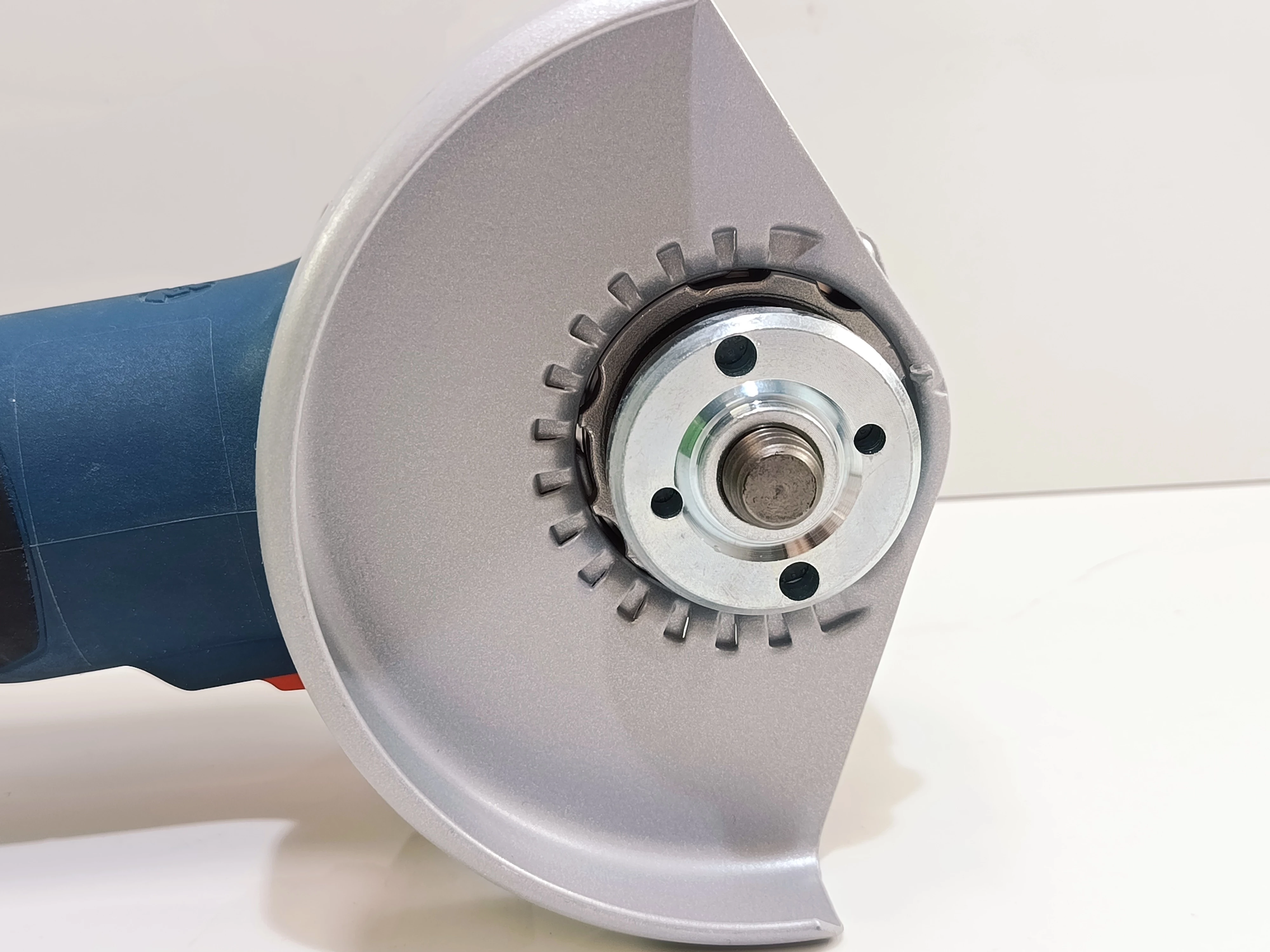 szlifierka-katowa-bosch-professional-gws-18v-8-walizka-system-mocowania-materialu-sciernego-205277-222921