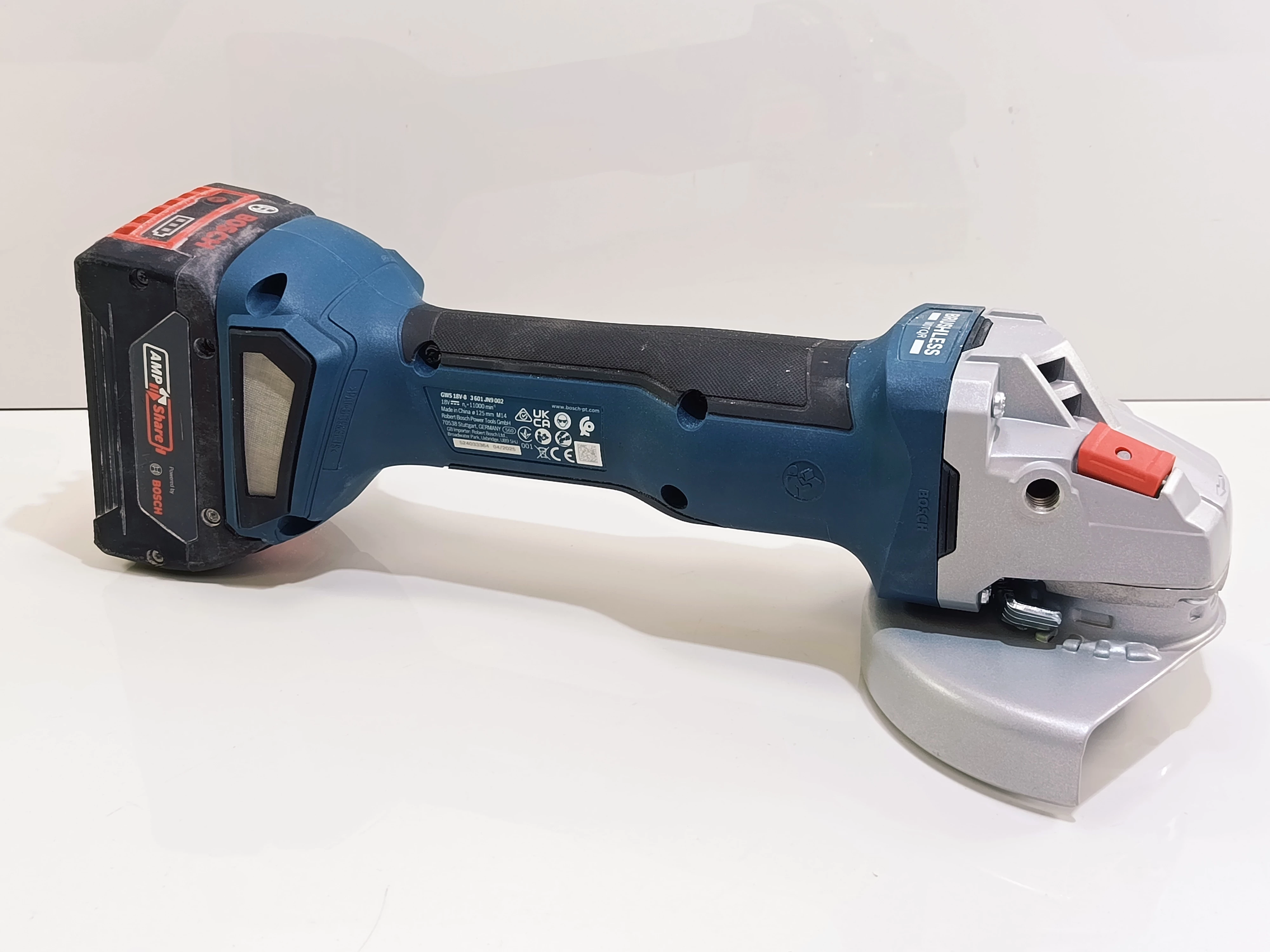 szlifierka-katowa-bosch-professional-gws-18v-8-walizka-napiecie-zasilania-1800