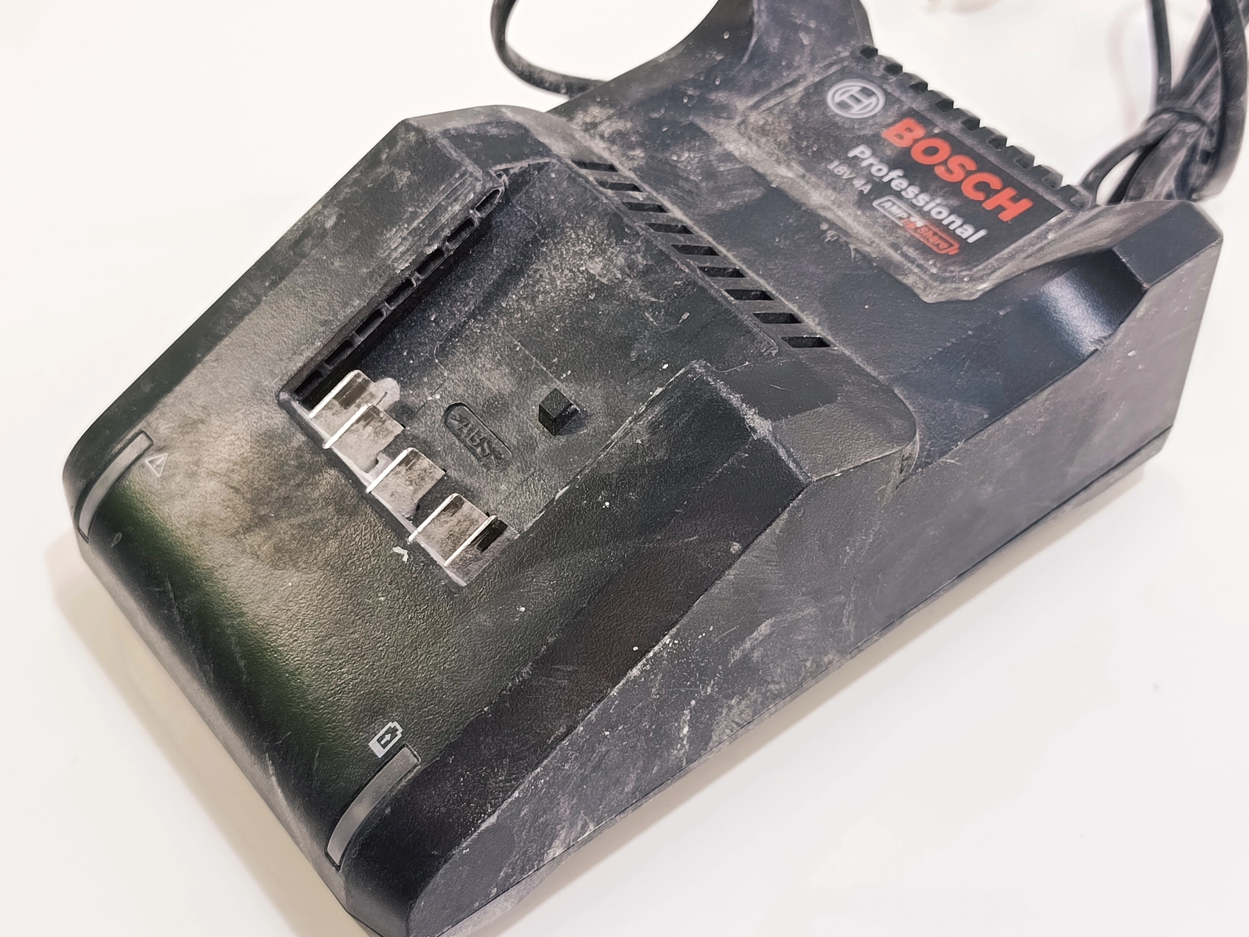 szlifierka-katowa-bosch-professional-gws-18v-8-walizka-kod-producenta-060193a308