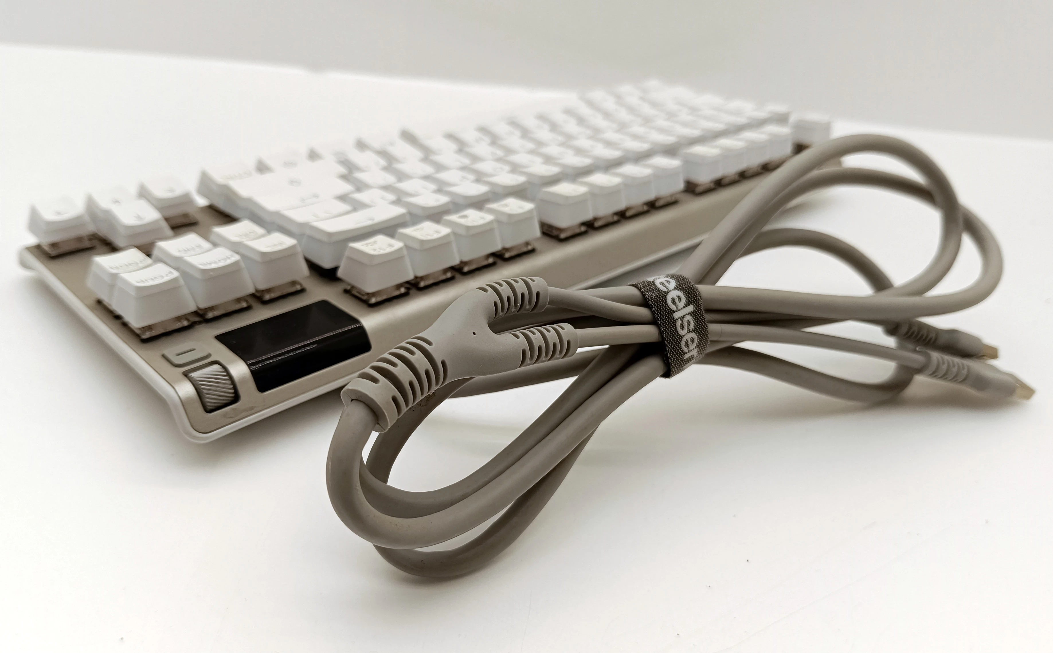 klawiatura-steelseries-apex-7-tkl-interfejs-1247-1