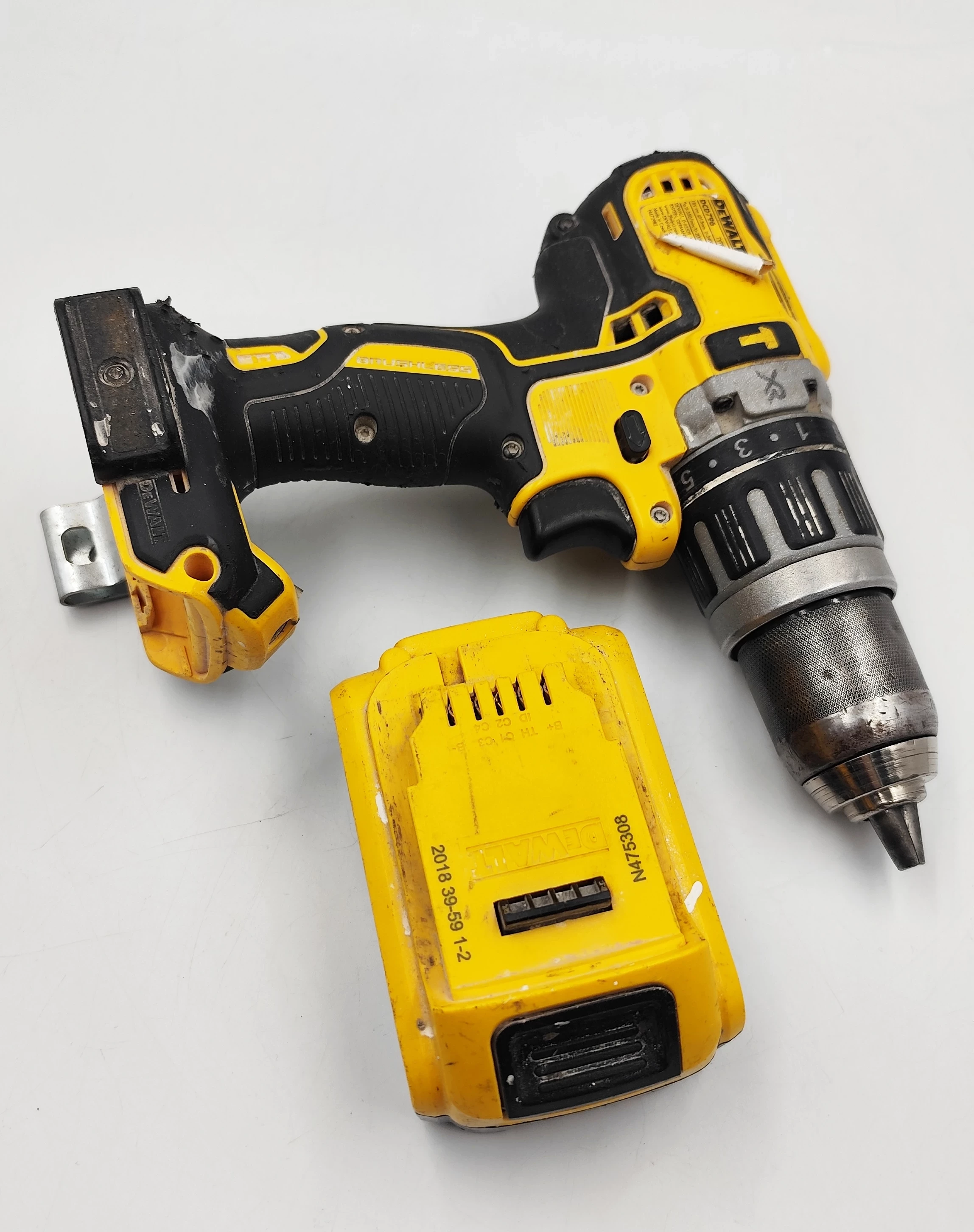 wkretarka-dewalt-zasilanie-akumulatorowe-18-v-dcd796m2-ean-gtin-5035048725450