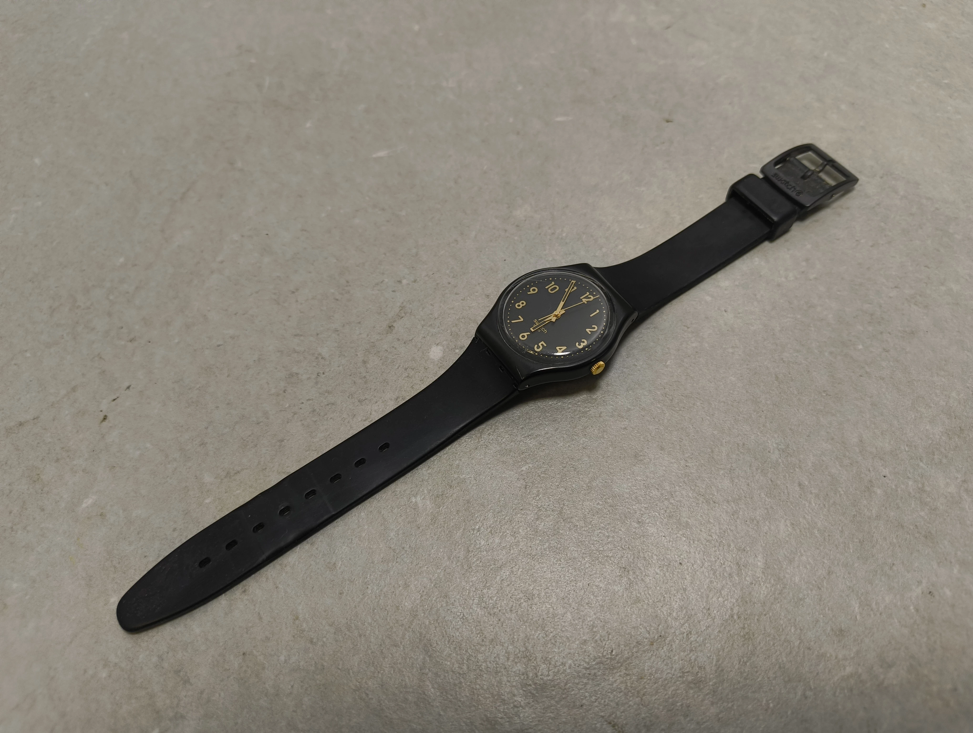 zegarek-swatch-golden-tac-czarny-stan-11323-253806