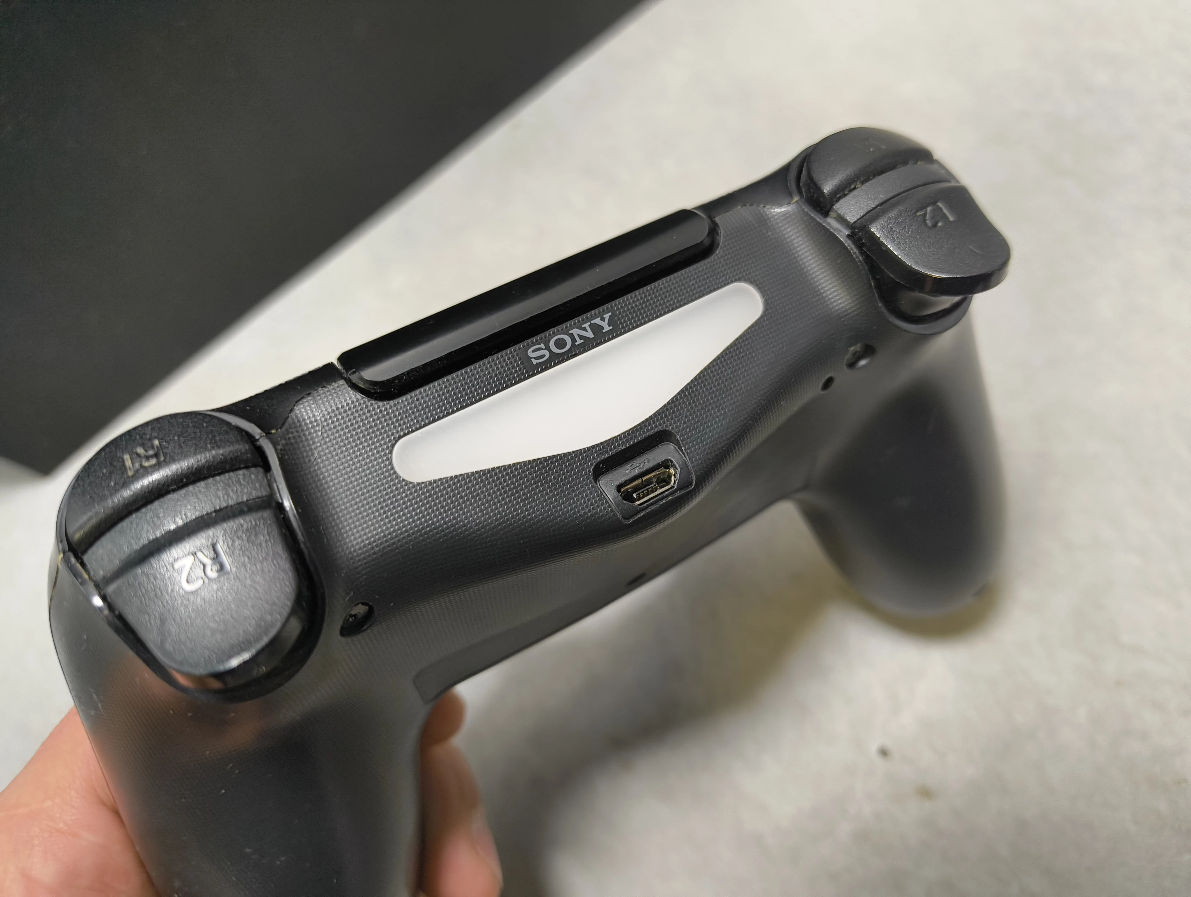 konsola-ps4-fat-500gb-pad-uszk-obudowa-liczba-kontrolerow-w-zestawie-205994-225550