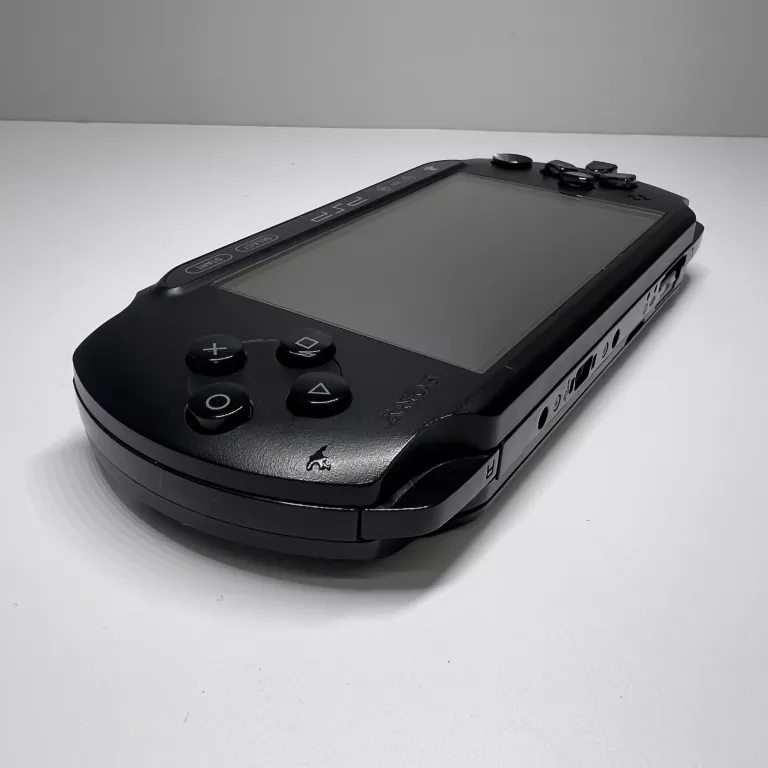 konsola-playstation-portable-psp-e1004-slim2gry-zestaw-stan-11323-2
