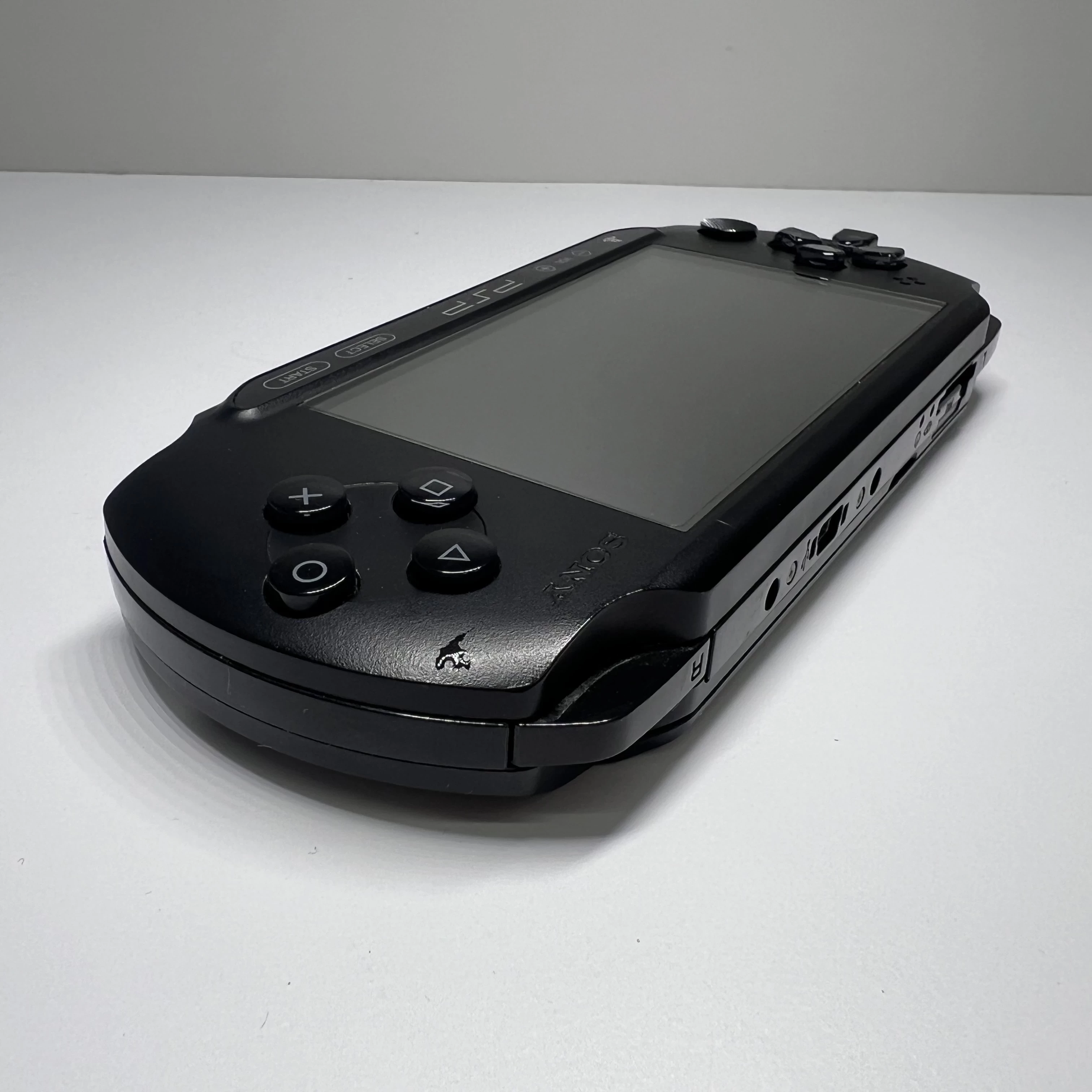 konsola-playstation-portable-psp-e1004-slim2gry-zestaw-stan-11323-2