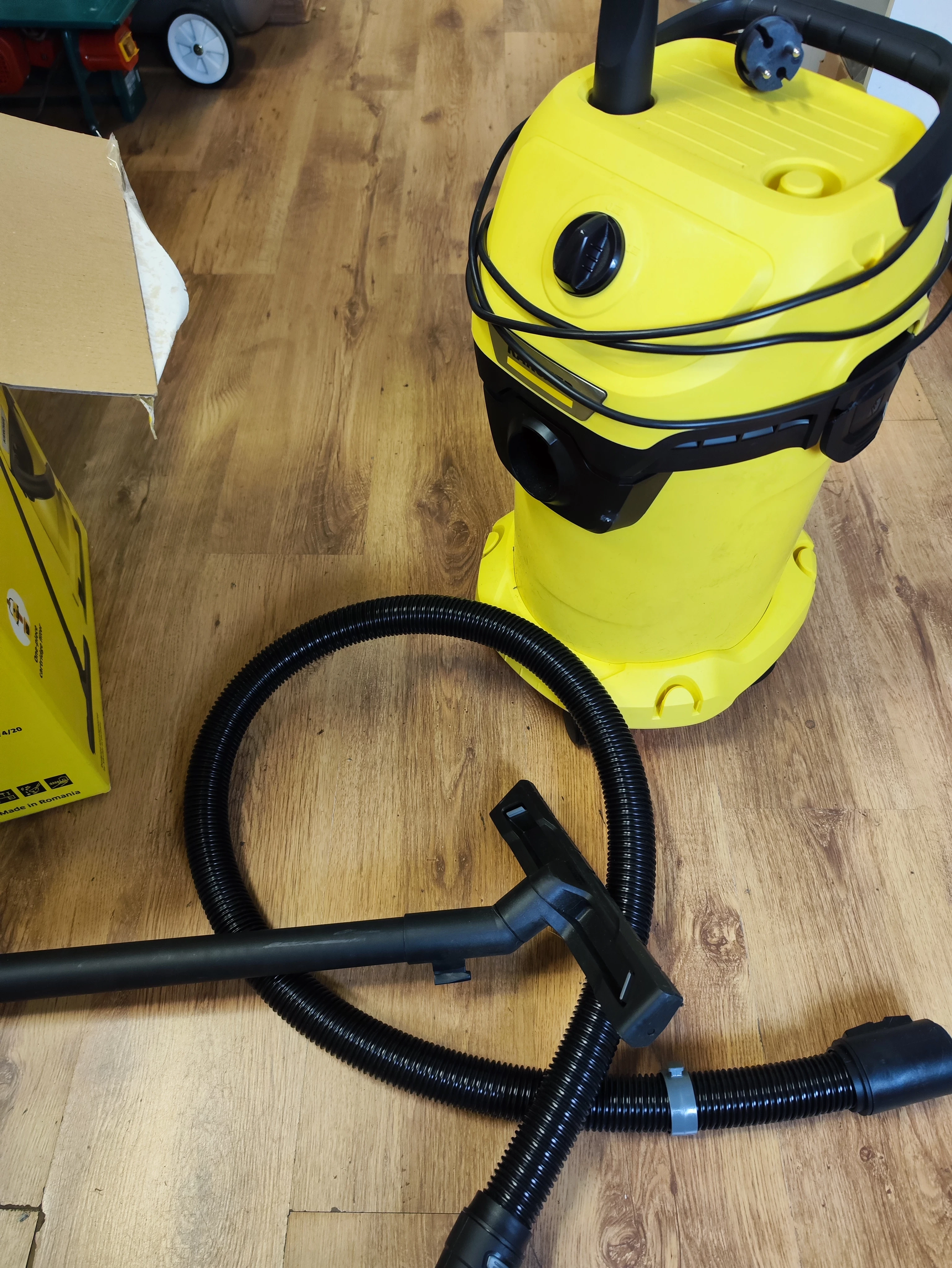 odkurzacz-uniwersalny-karcher-wd-3-komplet-paragon-stan-11323-2