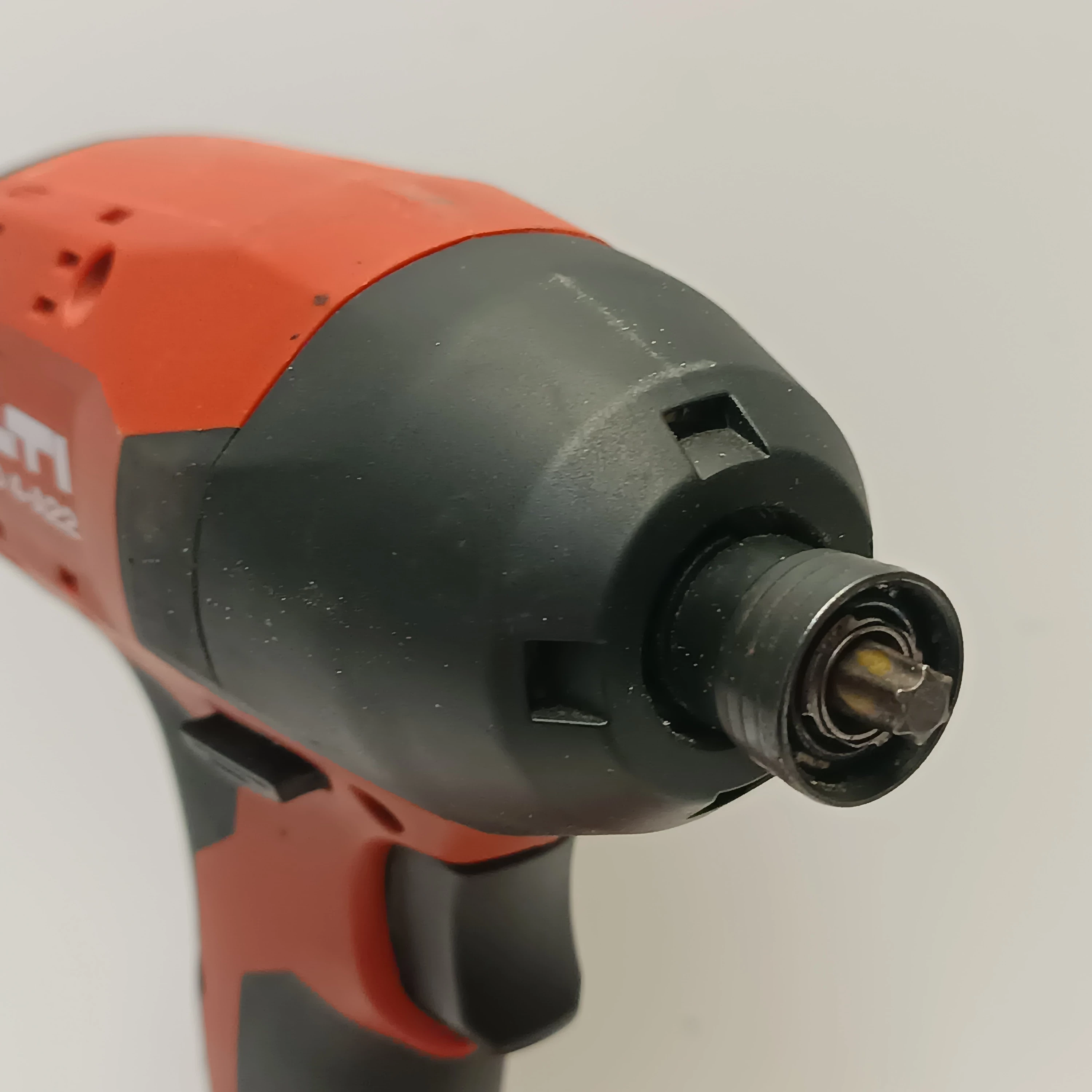 zakretarka-udarowa-hilti-sid-4-a22-2-akumulatory-ladowarka-i-walizka-rodzaj-silnika-204657-221325