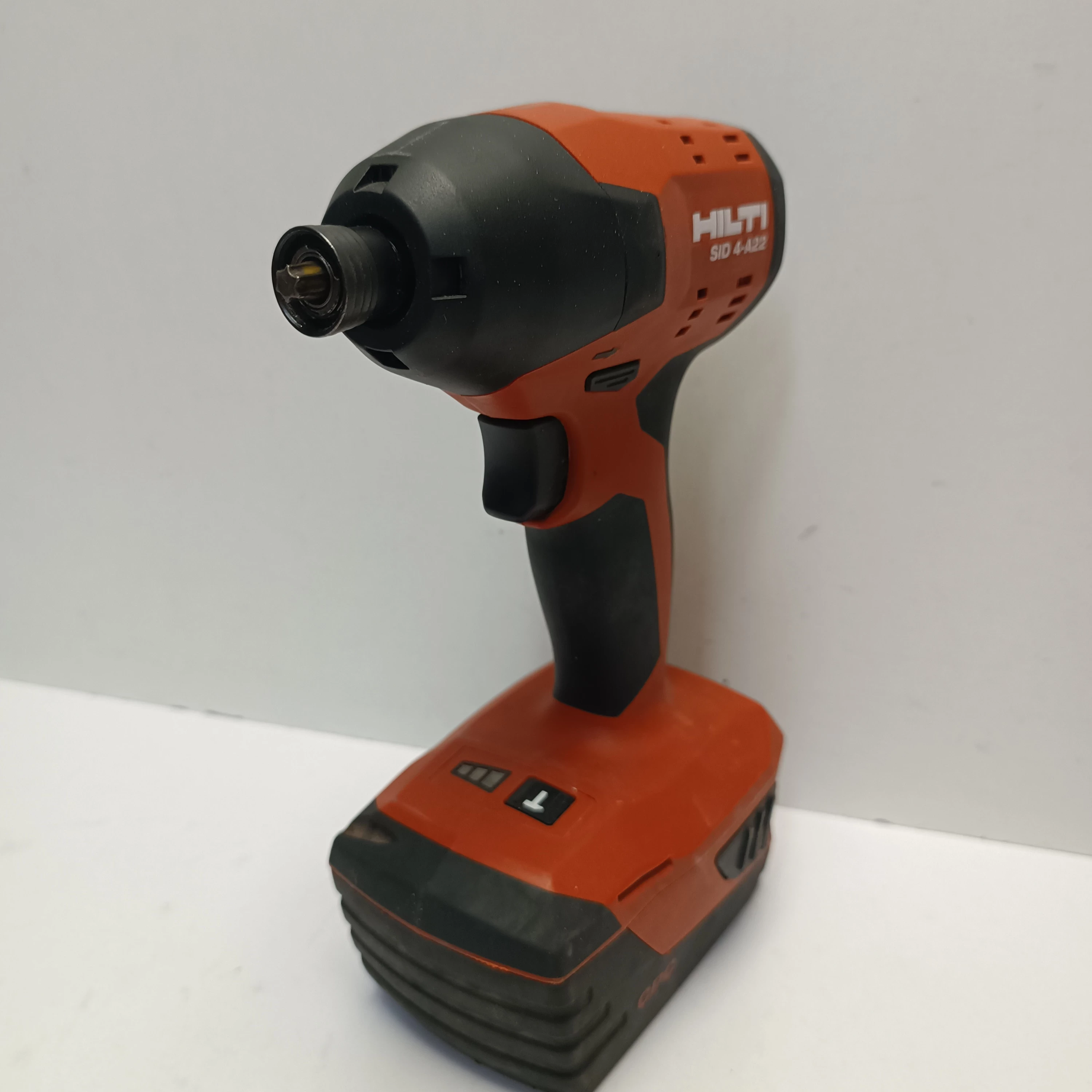 zakretarka-udarowa-hilti-sid-4-a22-2-akumulatory-ladowarka-i-walizka-predkosc-obrotowa-400000