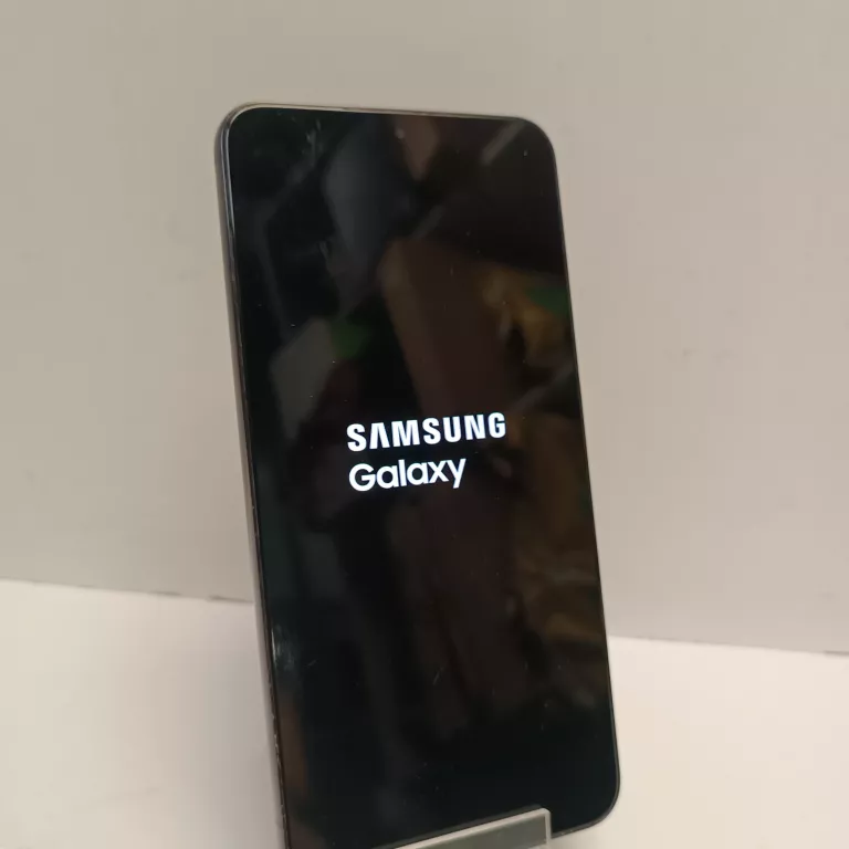 telefon-samsung-galaxy-s22-8256gb-przekatna-ekranu-660