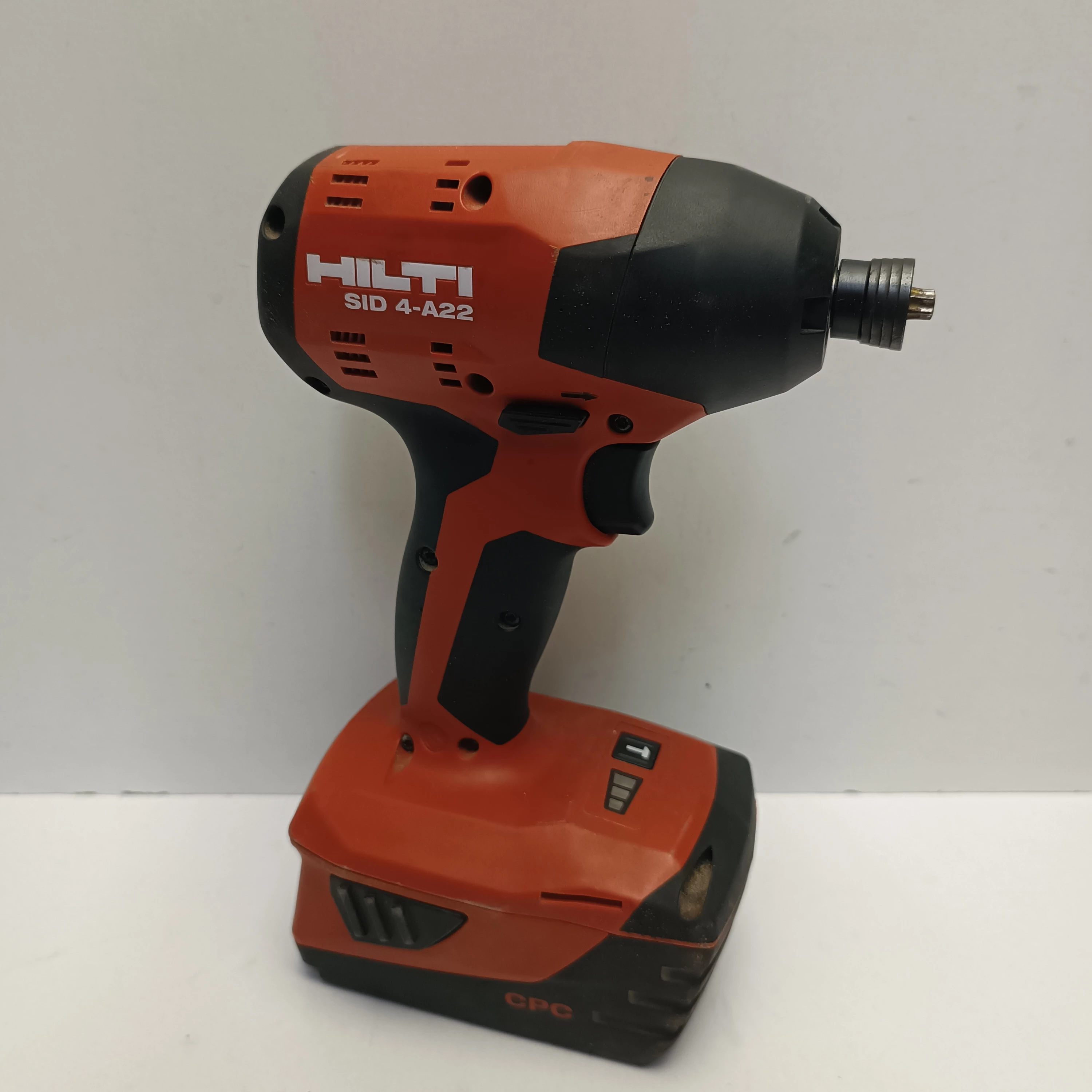 zakretarka-udarowa-hilti-sid-4-a22-2-akumulatory-ladowarka-i-walizka-pojemnosc-akumulatora-510