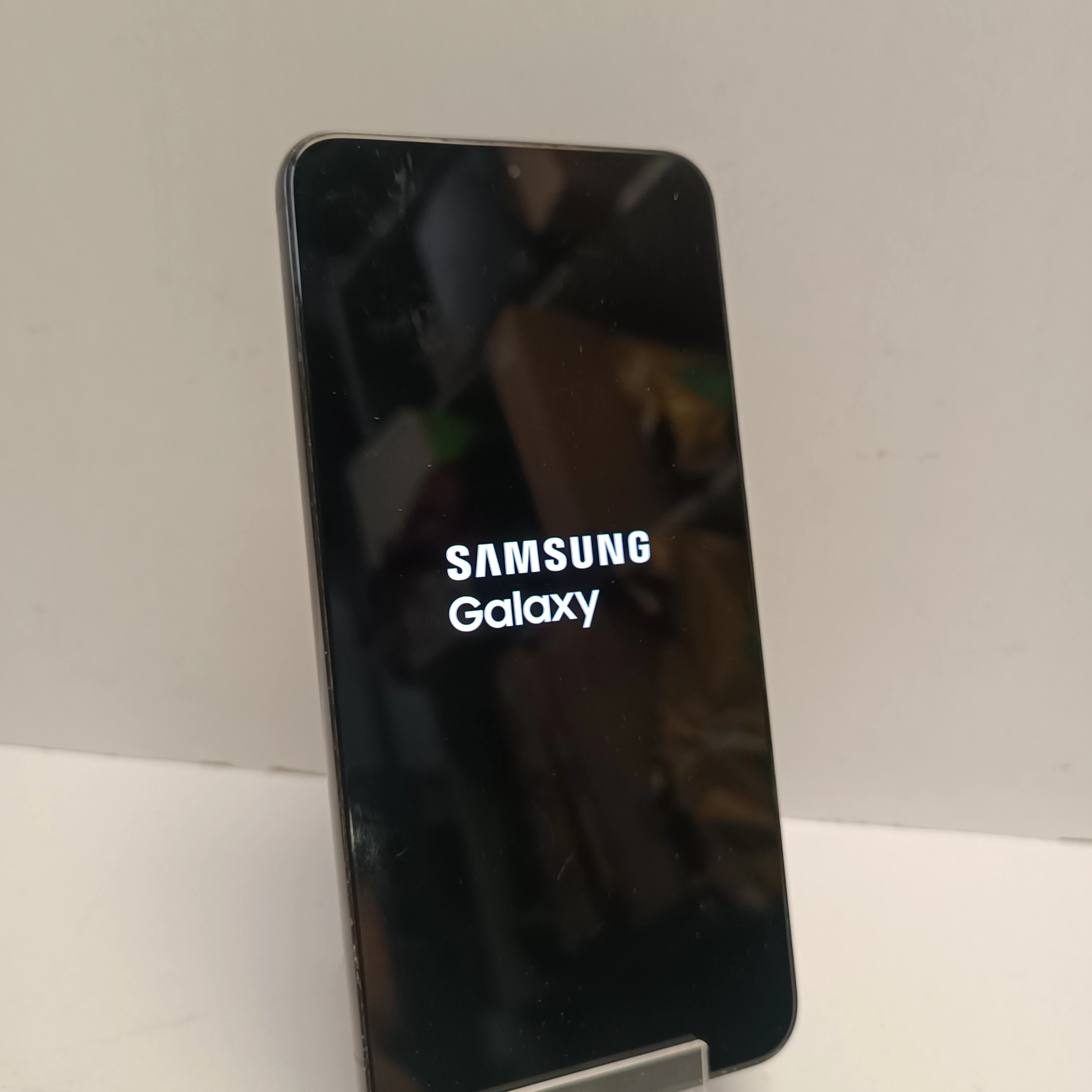 telefon-samsung-galaxy-s22-8256gb-przekatna-ekranu-660