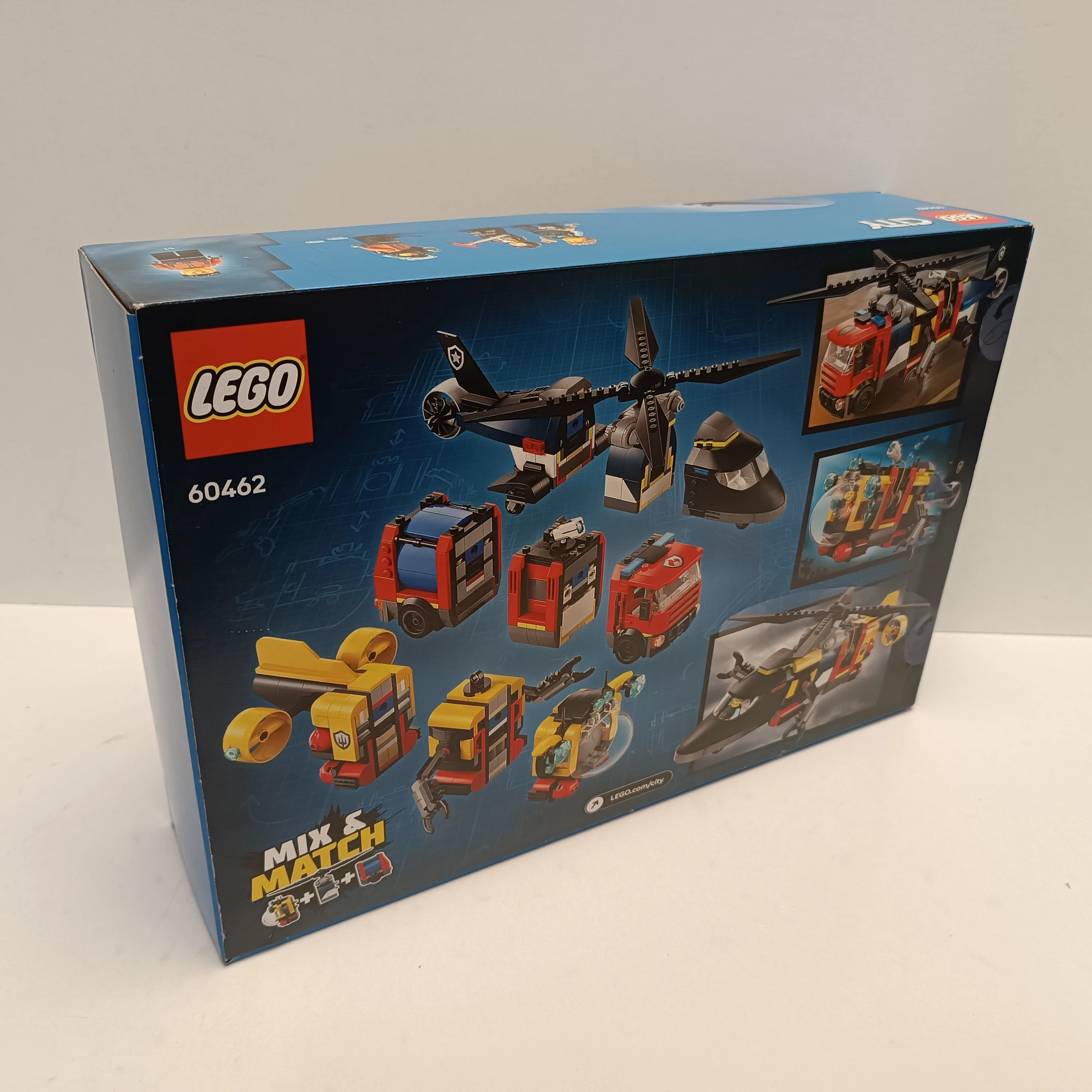 lego-city-zestaw-z-helikopterem-wozem-strazackim-i-lodzia-podwodna-60462-stan-11323-2