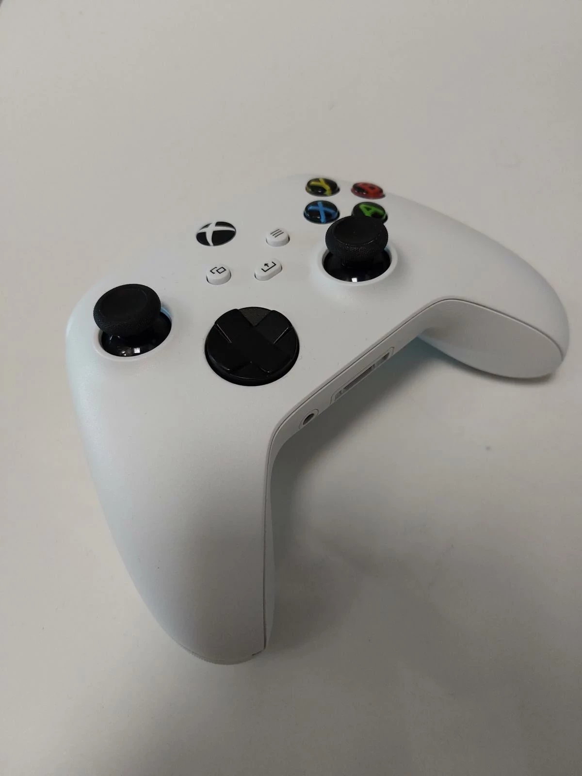 konsola-xbox-series-x-1tb-2-pady-ufc4-stan-11323-2