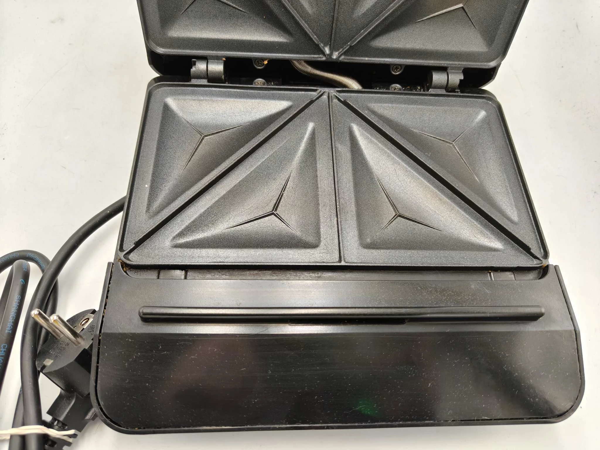 opiekacz-russell-hobbs-26800-56-czarny-750-w-model-26800-56