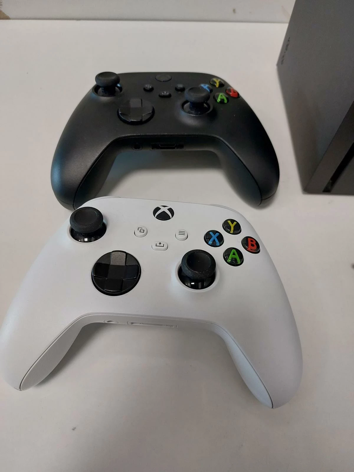 konsola-xbox-series-x-1tb-2-pady-ufc4-ean-gtin-889842640809