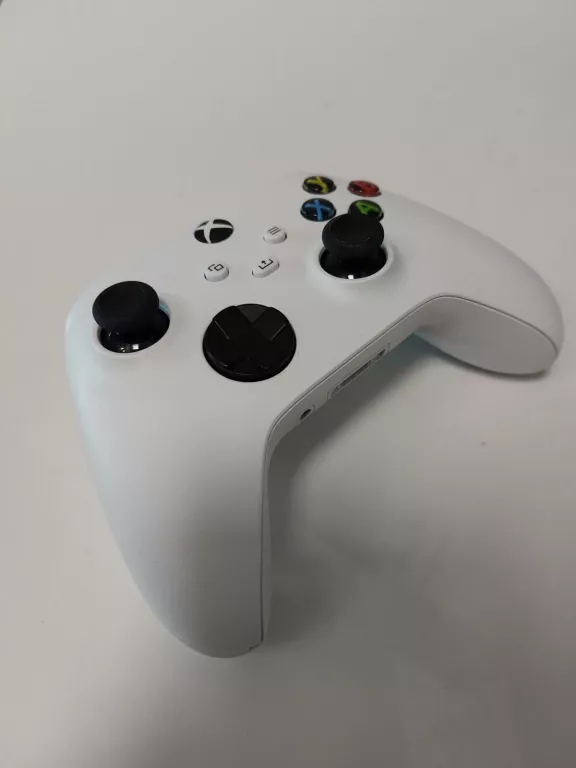 konsola-xbox-series-x-1tb-2-pady-ufc4-stan-11323-2