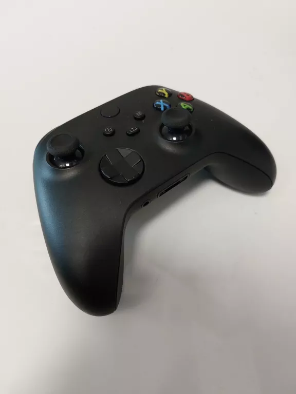 konsola-xbox-series-x-1tb-2-pady-ufc4-kod-producenta-rrt-0009
