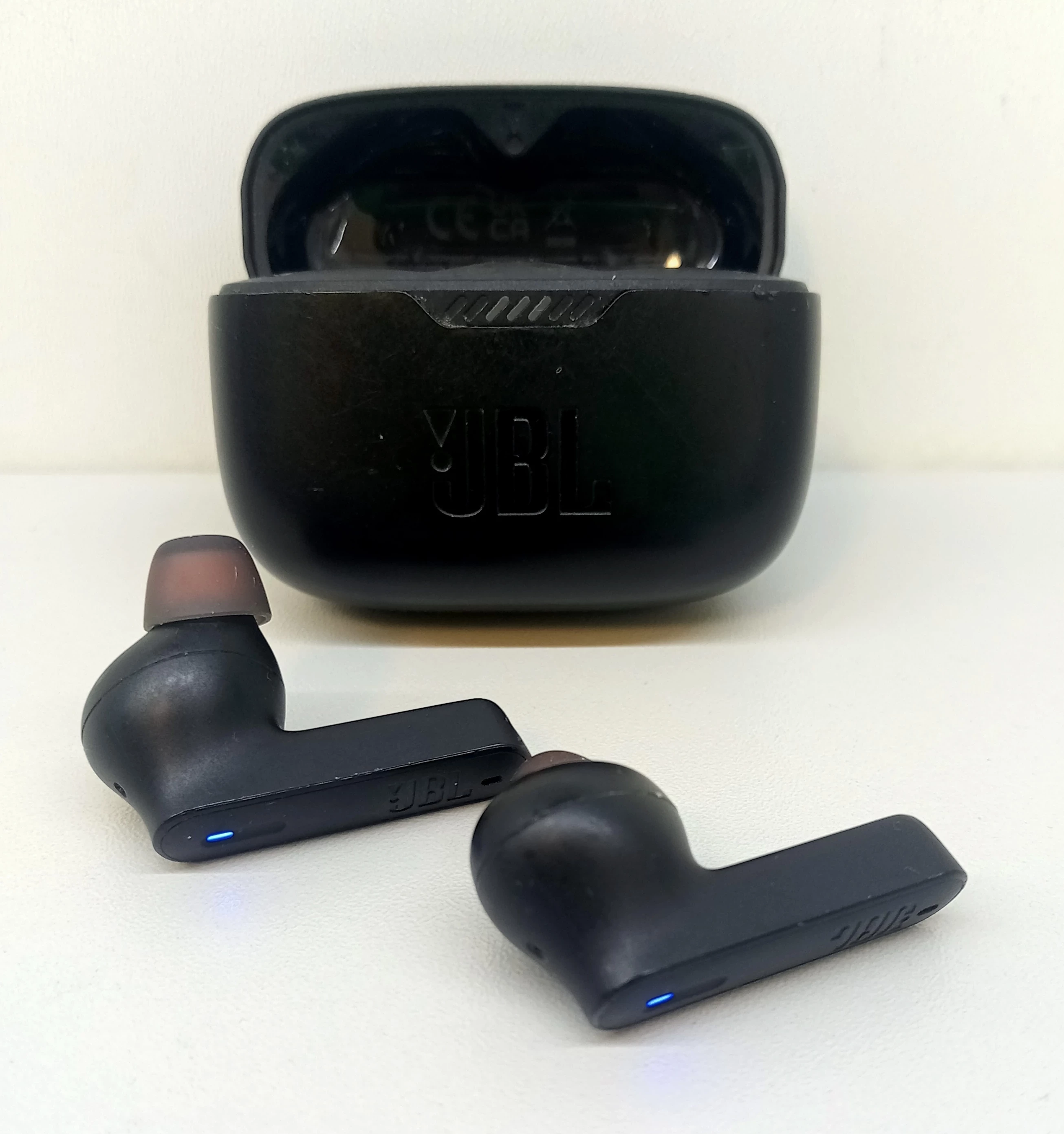 sluchawki-jbl-tune-235-kolor-dominujacy-129357-3