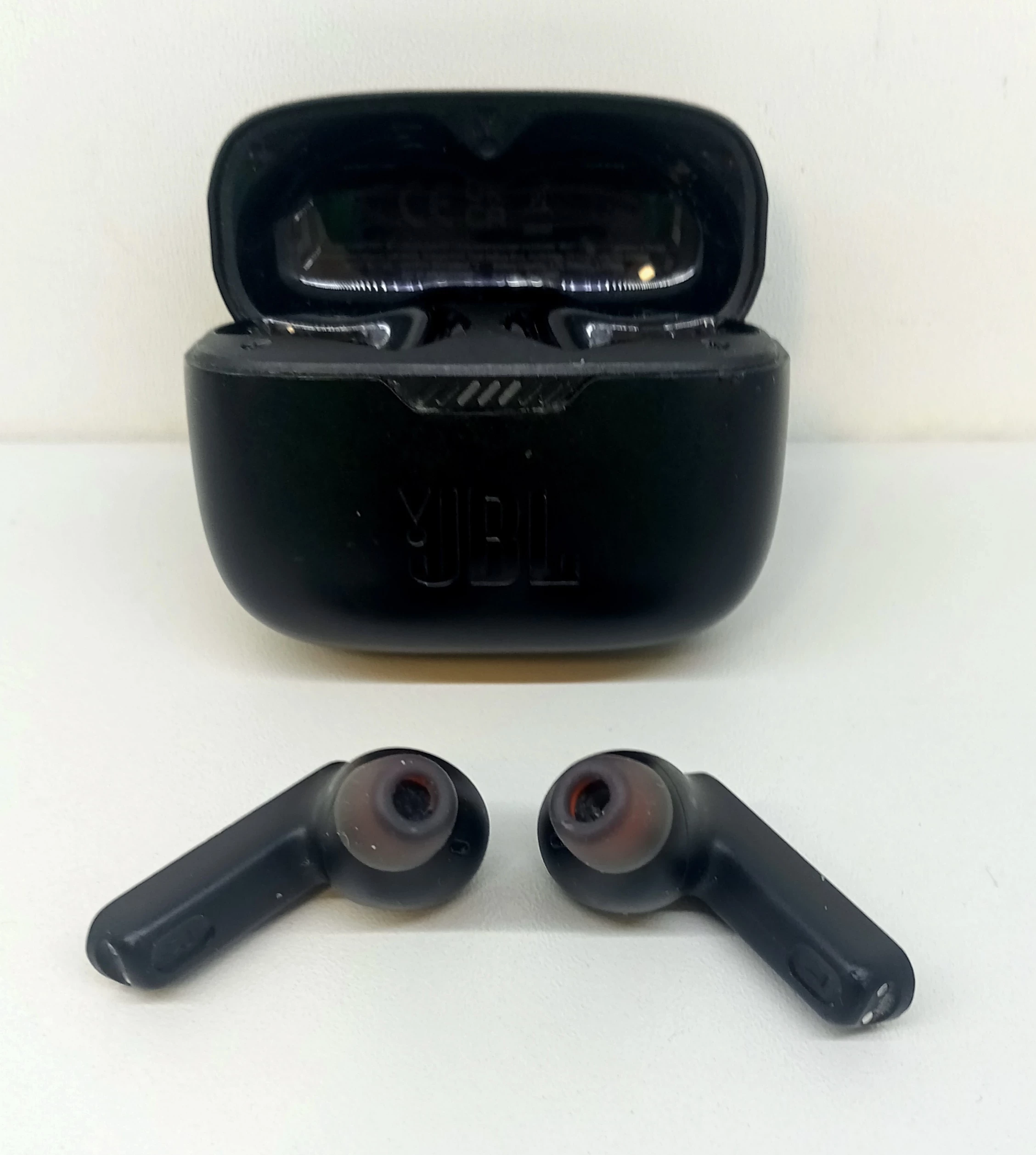 sluchawki-jbl-tune-235-stan-11323-2