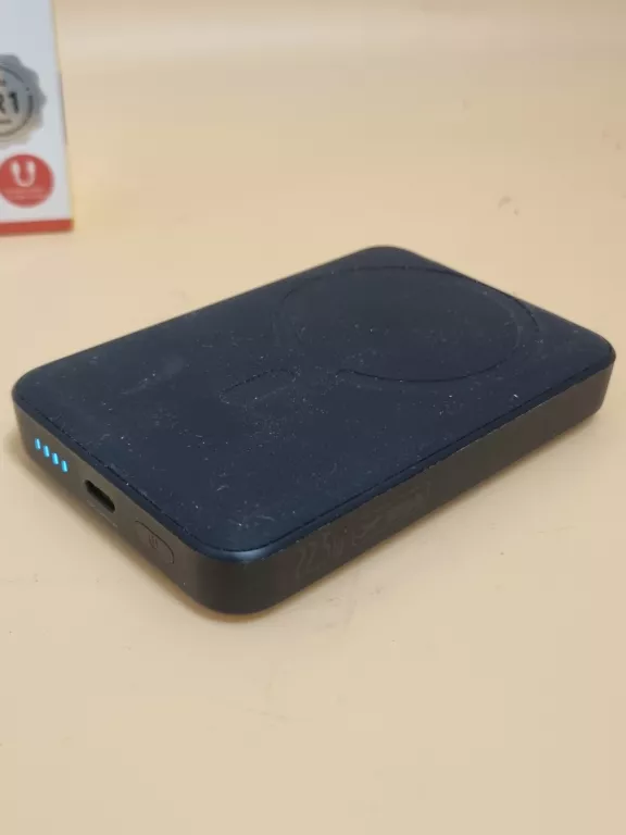powerbank-indukcyjny-baseus-10-000-mah-pojemnosc-akumulatora-10000