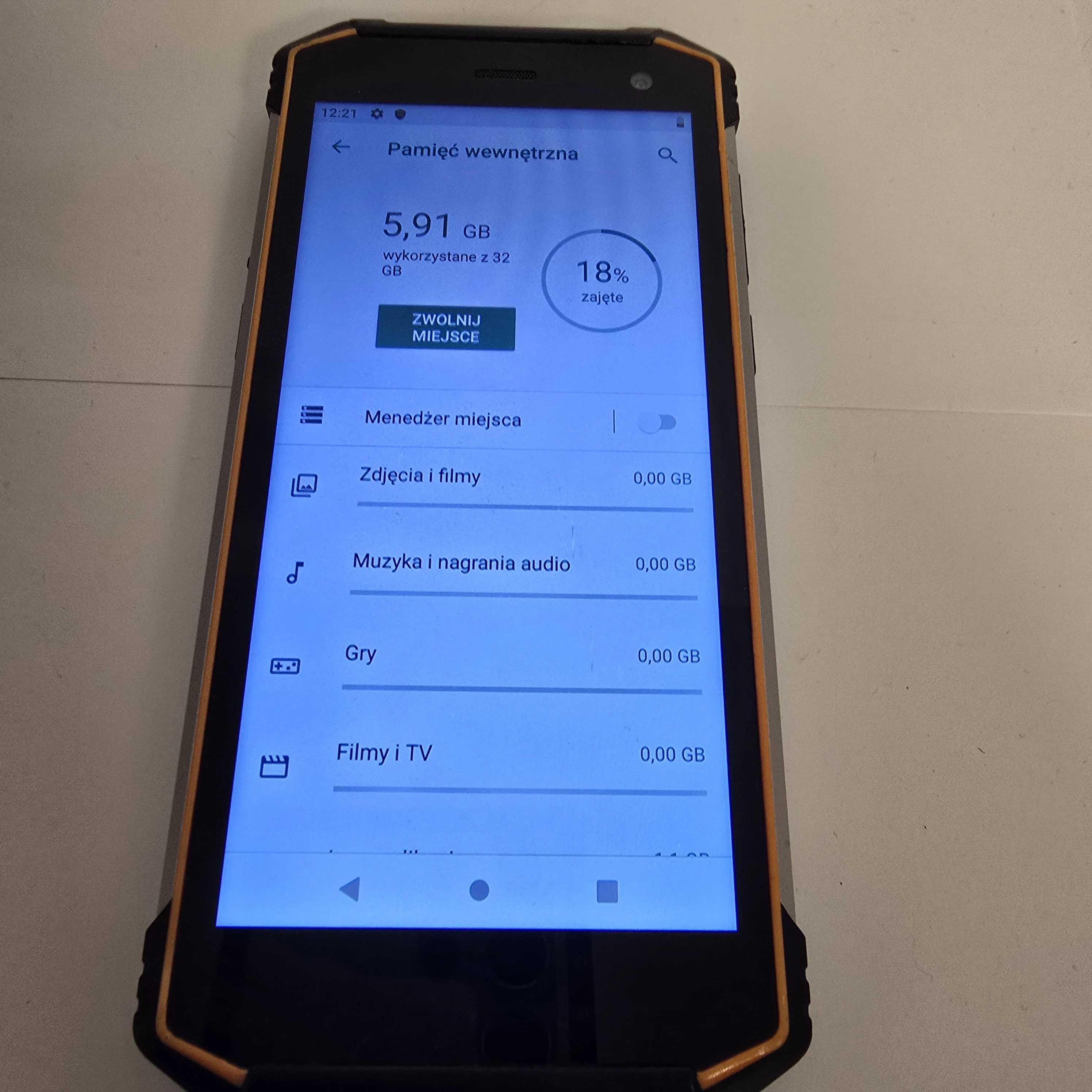 telefon-hammer-energy-2-przekatna-ekranu-550
