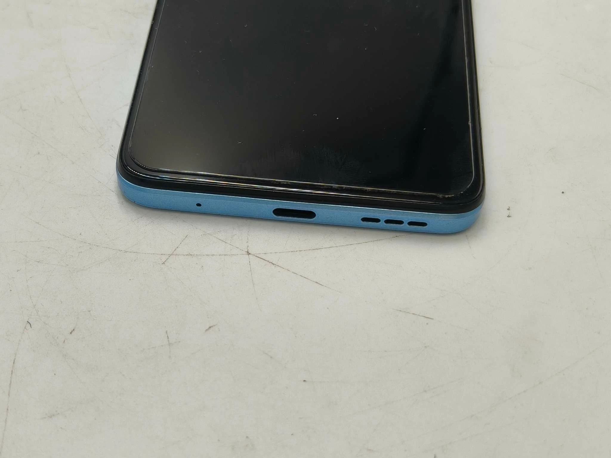 telefon-motorola-moto-e22-464gb-system-operacyjny-4388-1