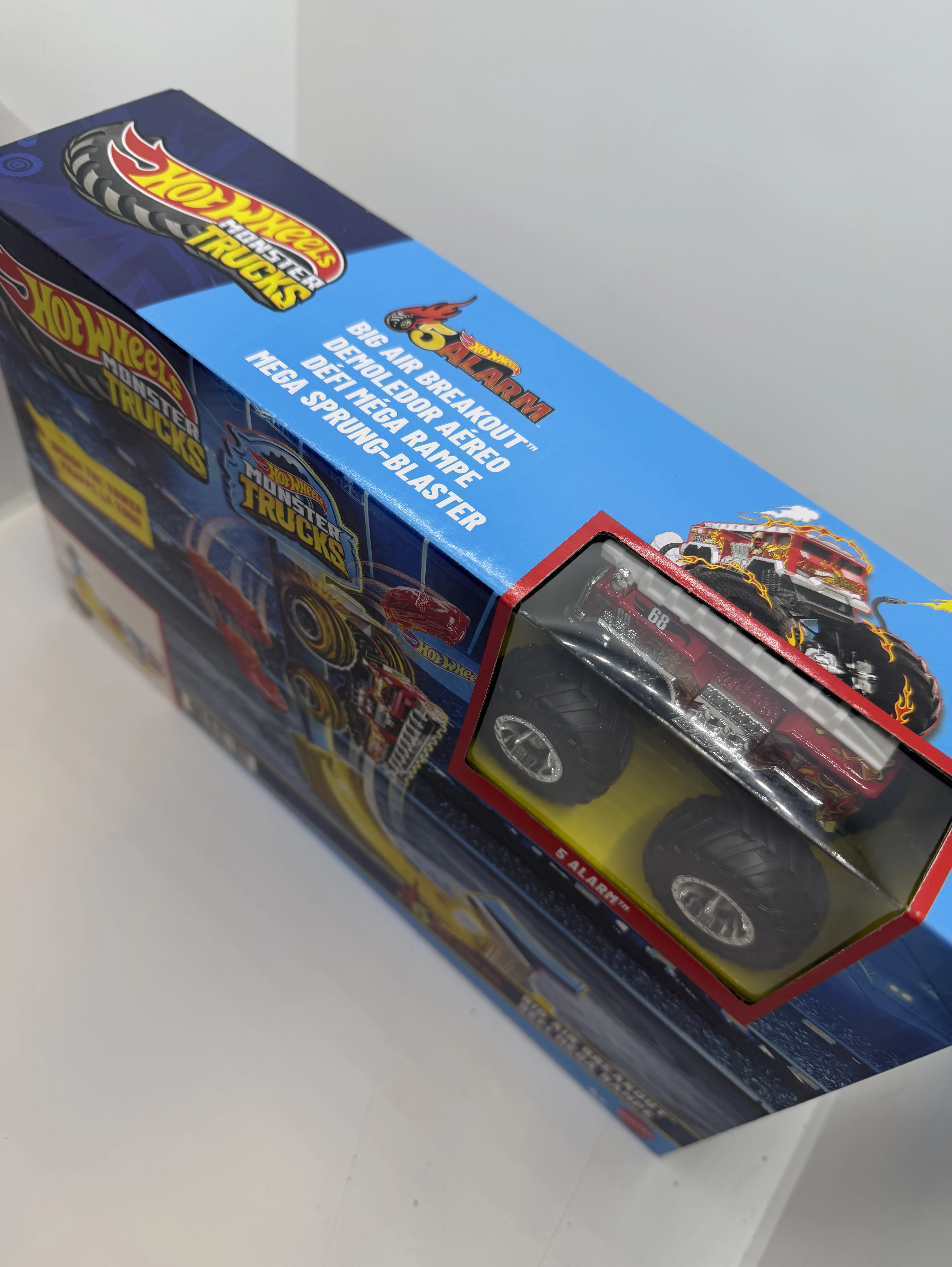 hot-wheels-monster-trucks-gyc81-stan-11323-2