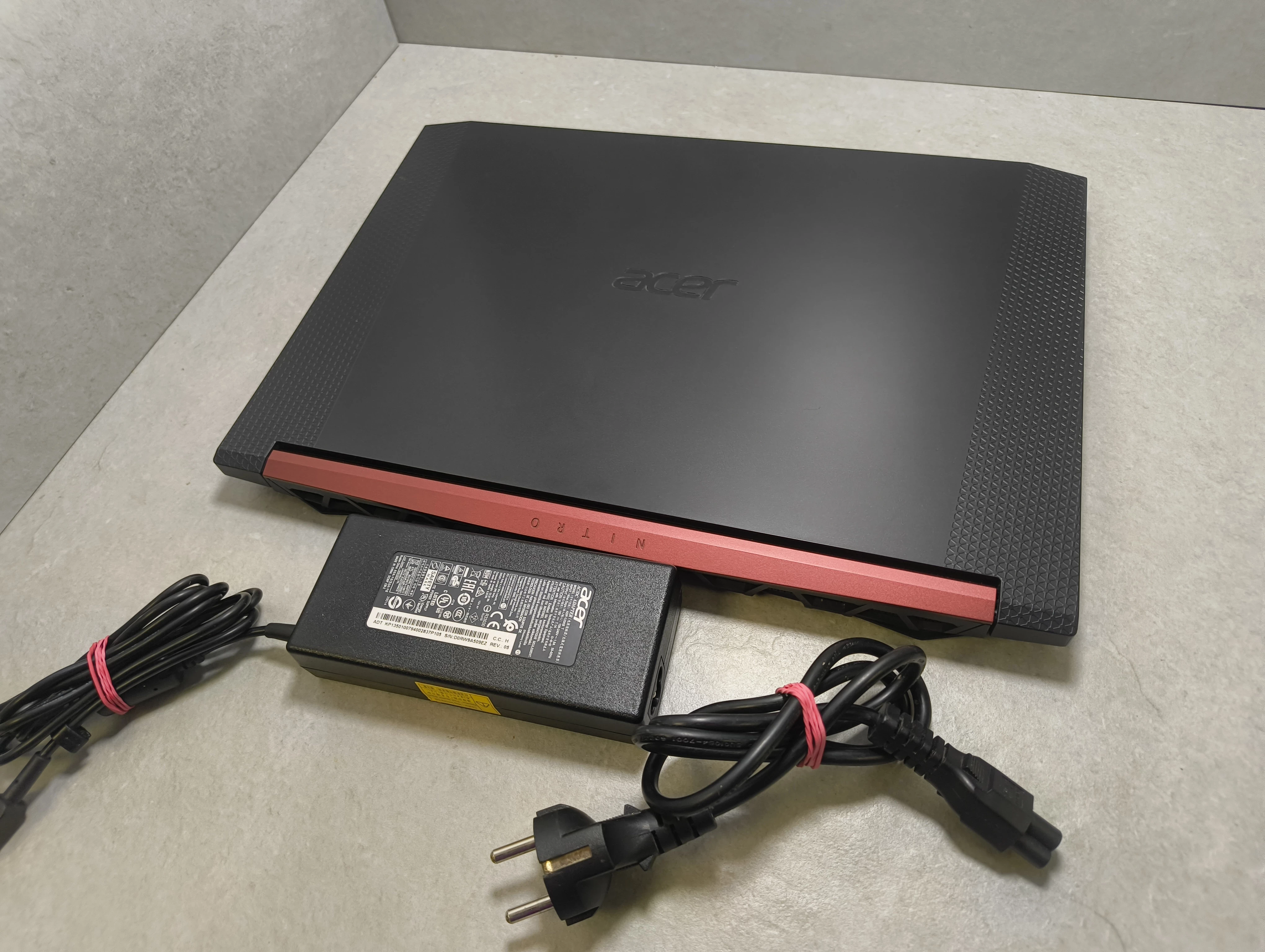 laptop-acer-nitro-n18c3-ryzen-5-8gb512gb-vega-8-rx-560x-seria-procesora-4366-293005
