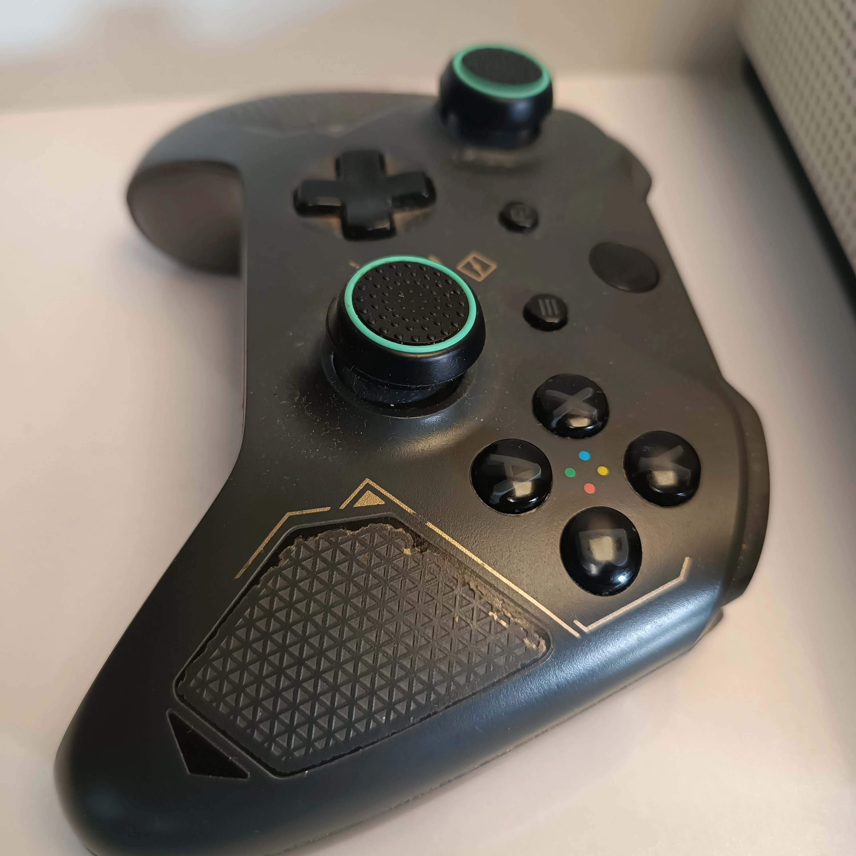 konsola-xbox-one-s-1681-liczba-kontrolerow-w-zestawie-205994-257974